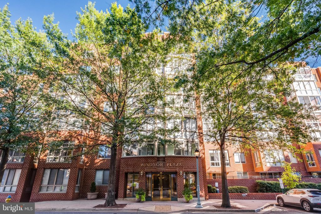 Photo of 1045 N Utah Street #506, ARLINGTON, VA 22201 (MLS # VAAR2065172)