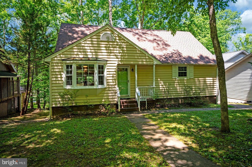 Photo of 139 Larkspur Lane, LOCUST GROVE, VA 22508 (MLS # VAOR2015296)