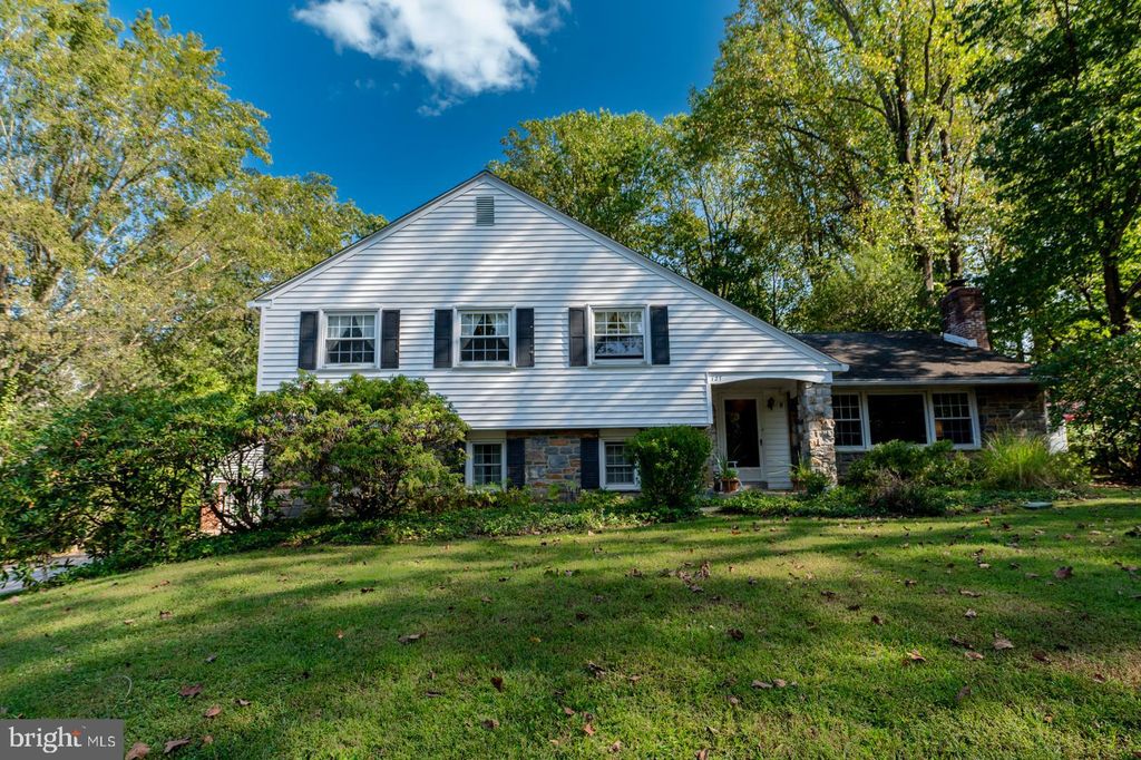 Photo of 127 Deerfield Road, BROOMALL, PA 19008 (MLS # PADE2101500)