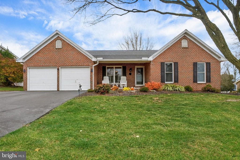 Photo of 2881 Candlelight Drive, YORK, PA 17402 (MLS # PAYK2094418)