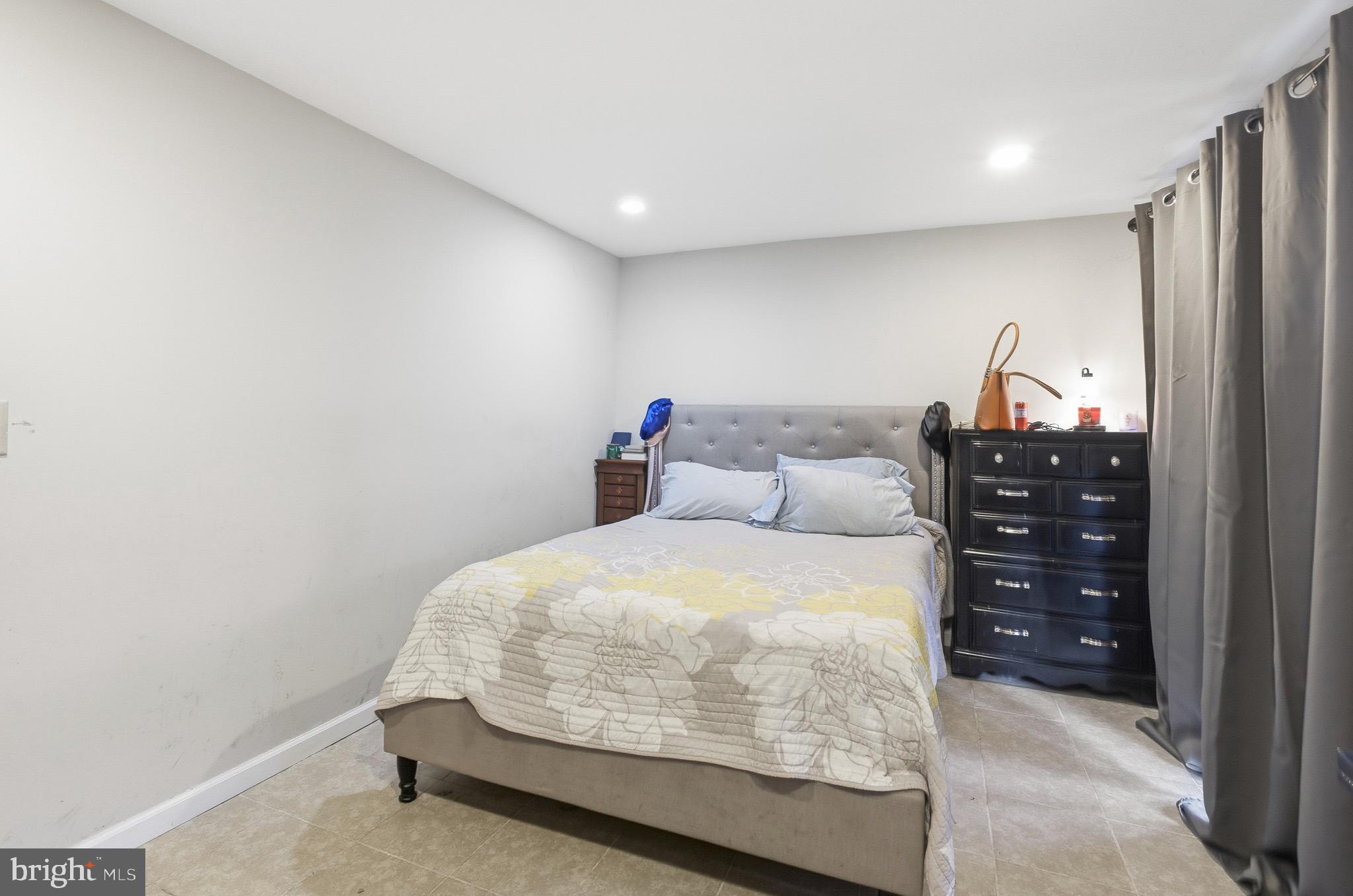 HARFORD SQUARE - Residential