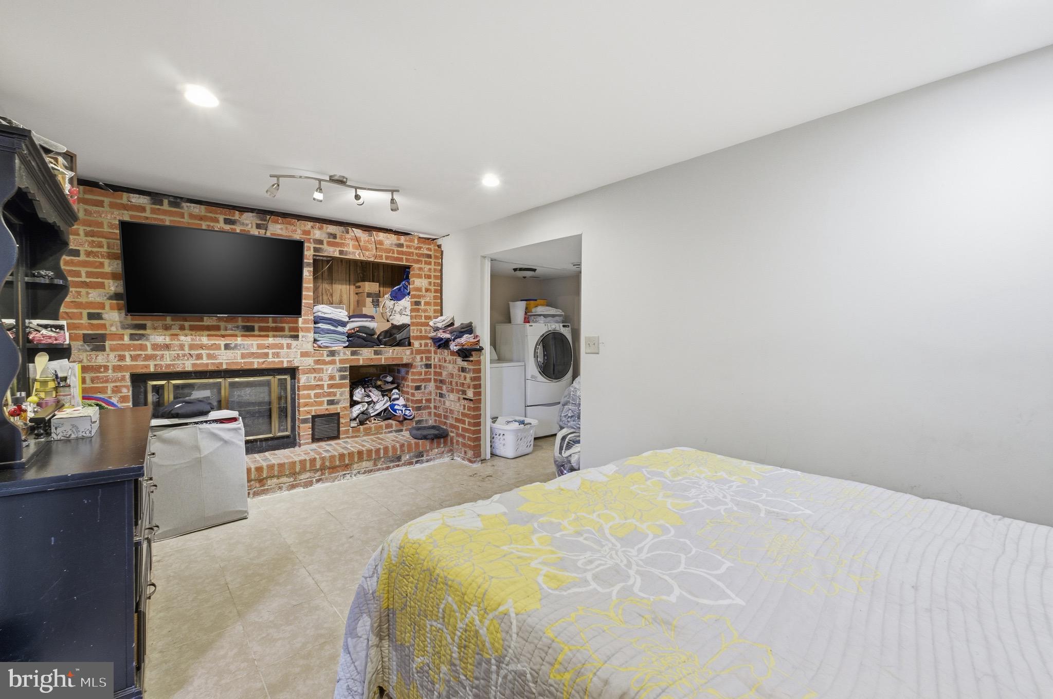 HARFORD SQUARE - Residential