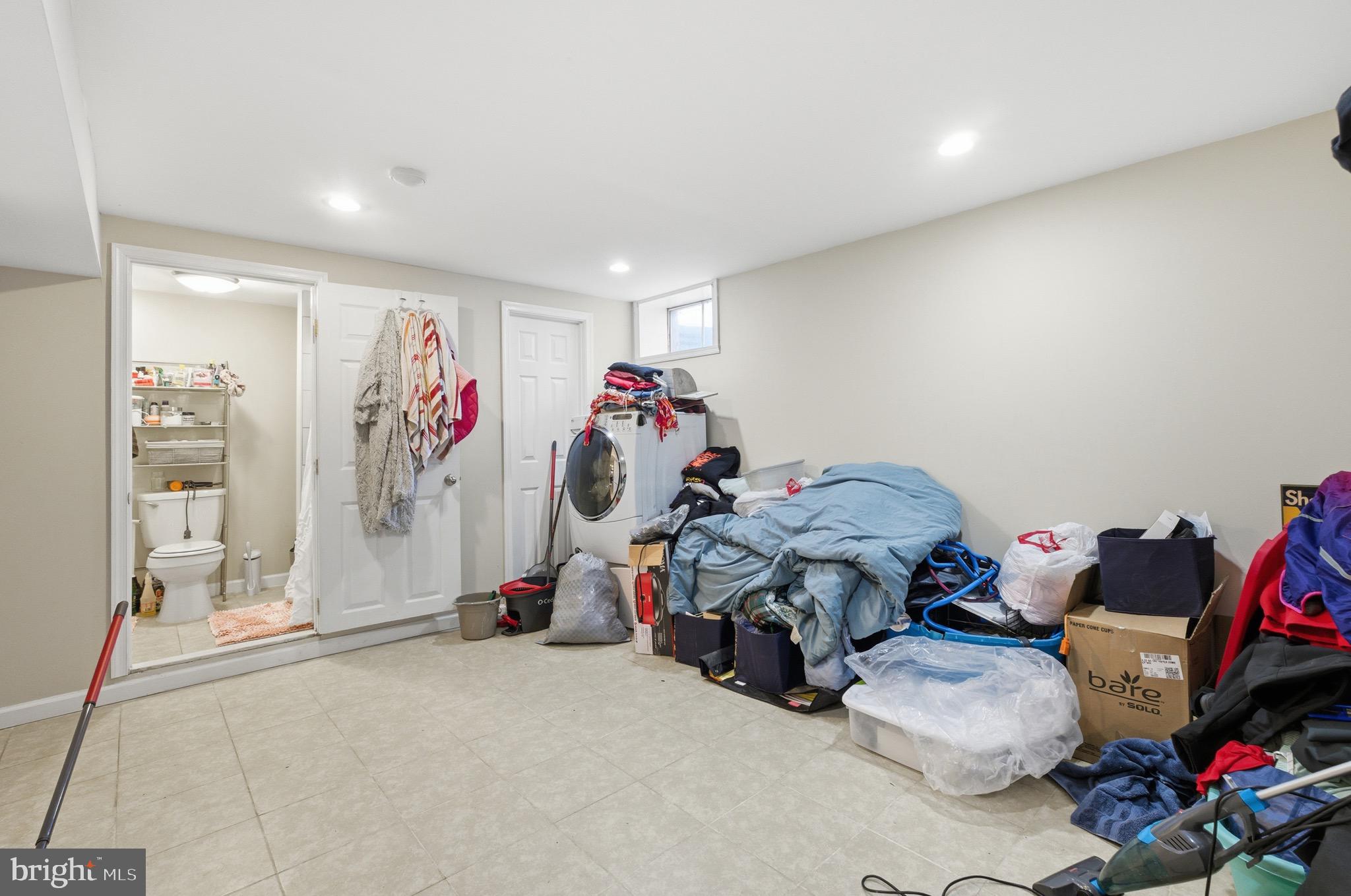 HARFORD SQUARE - Residential