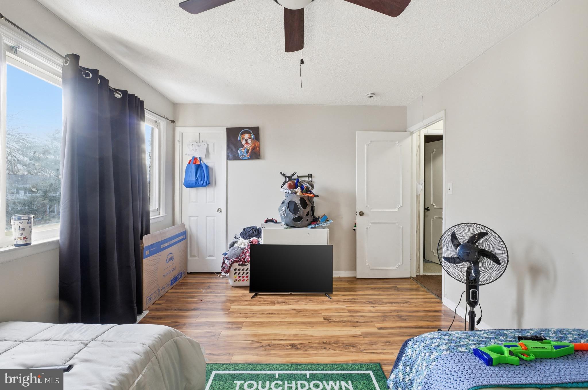 HARFORD SQUARE - Residential