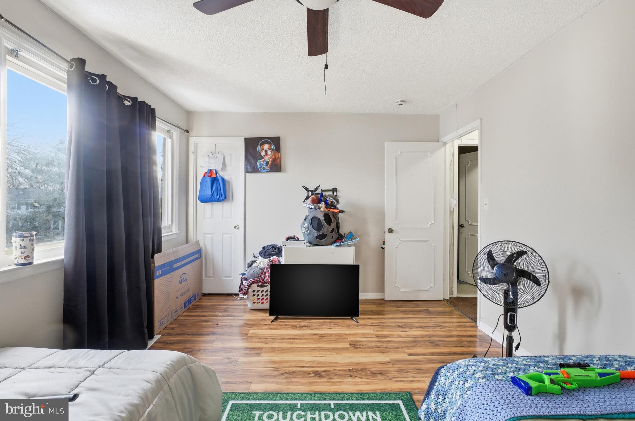 HARFORD SQUARE - Residential