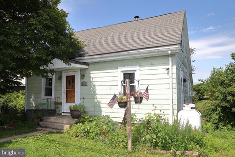 Photo of 324 S 7TH ST, AKRON, PA 17501 (MLS # PALA2038120)