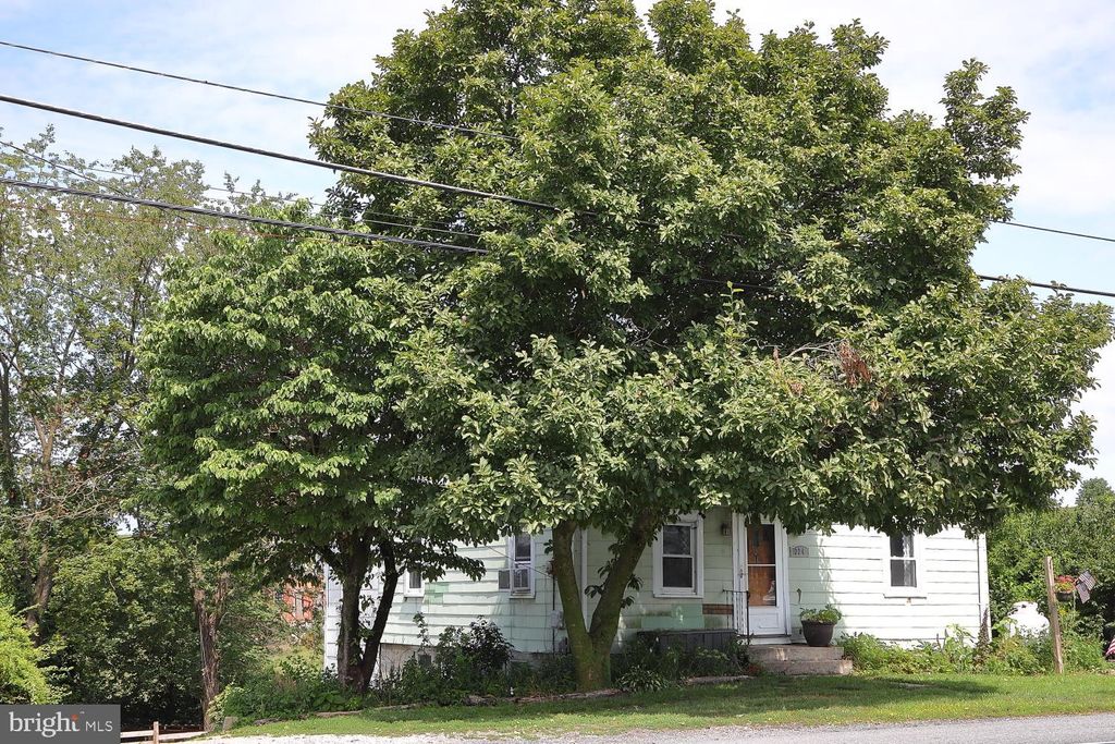 Photo of 324 S 7TH ST, AKRON, PA 17501 (MLS # PALA2038120)