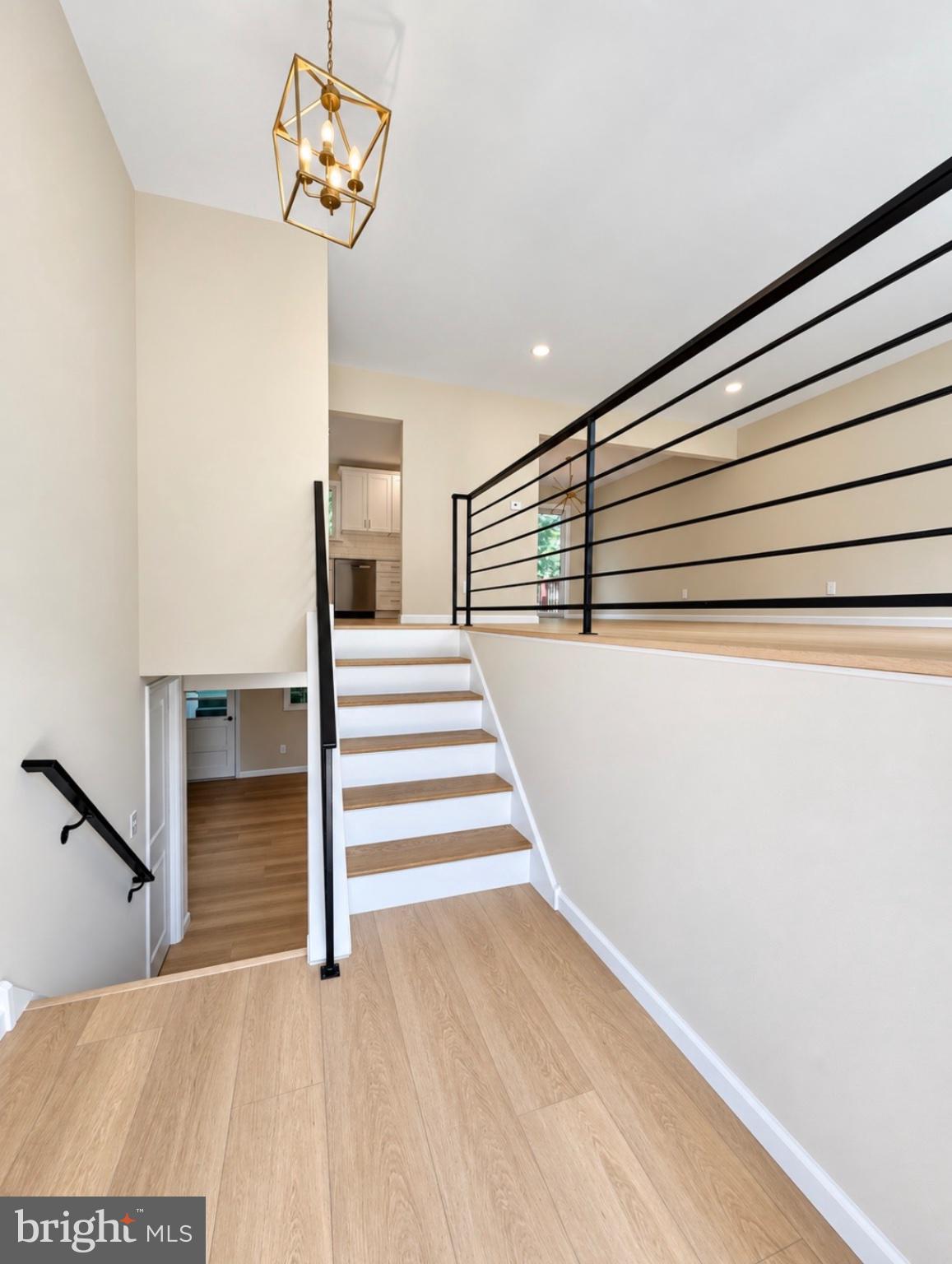 806 SUNSET DRIVE