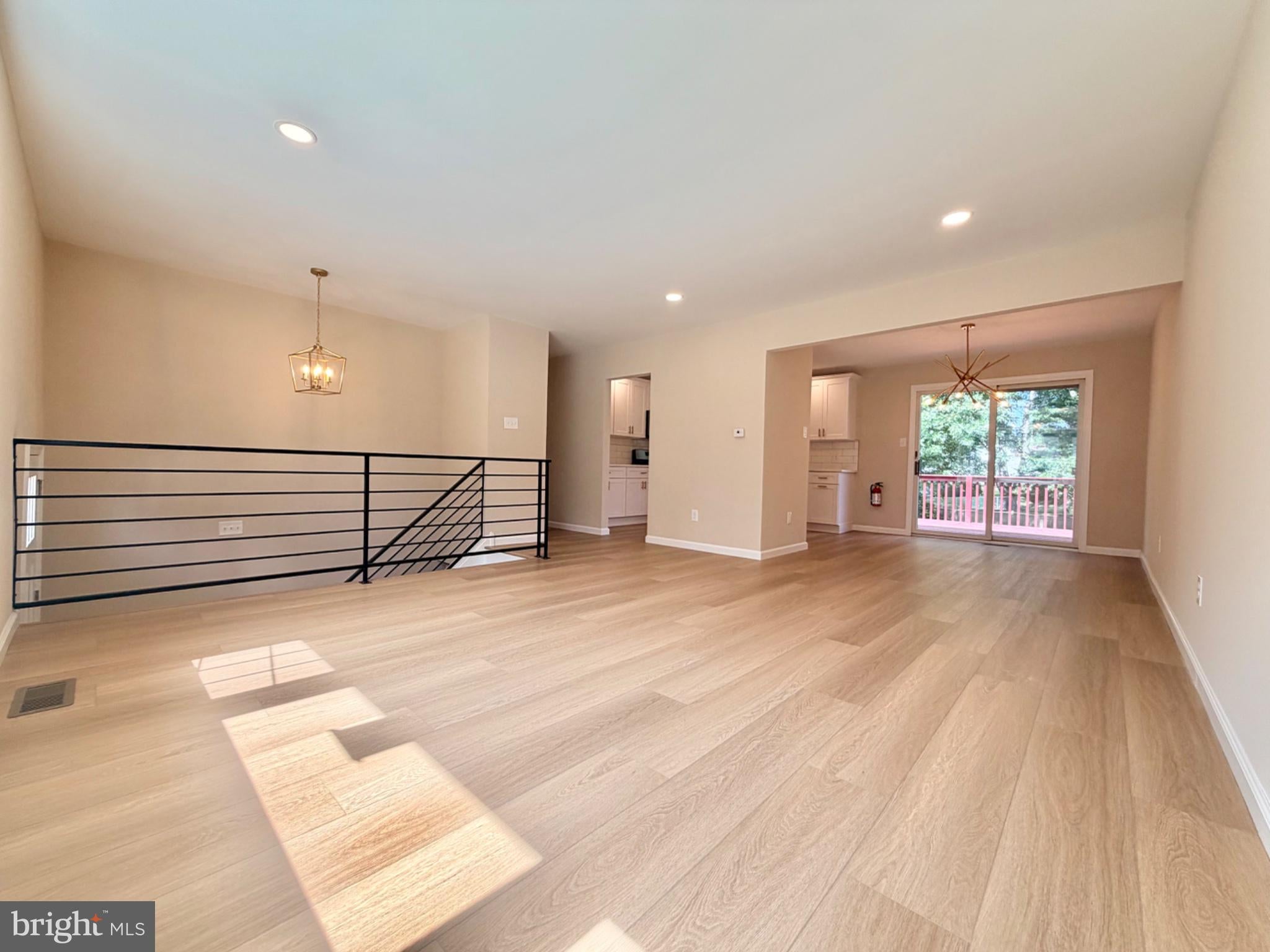 806 SUNSET DRIVE