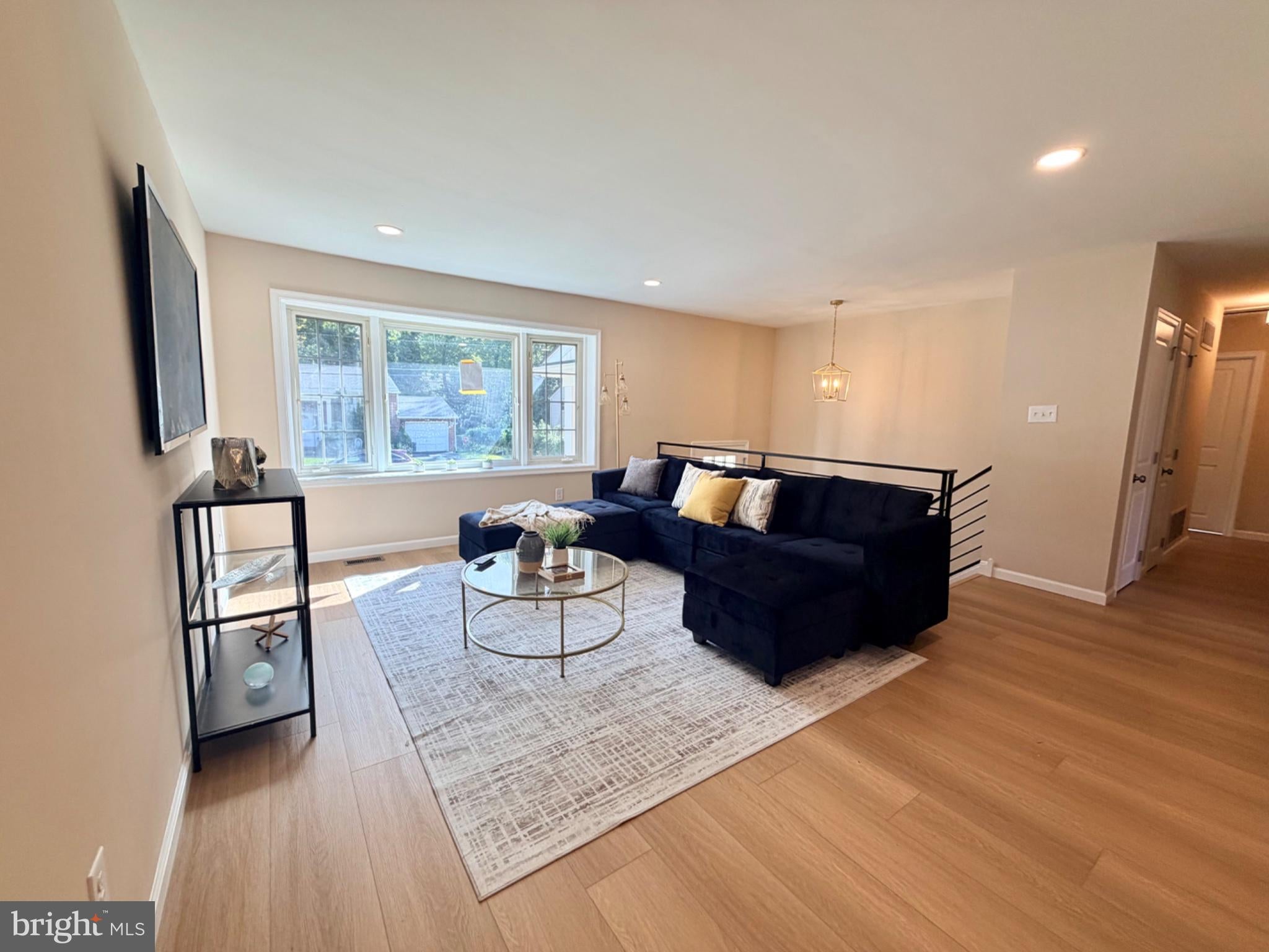 806 SUNSET DRIVE