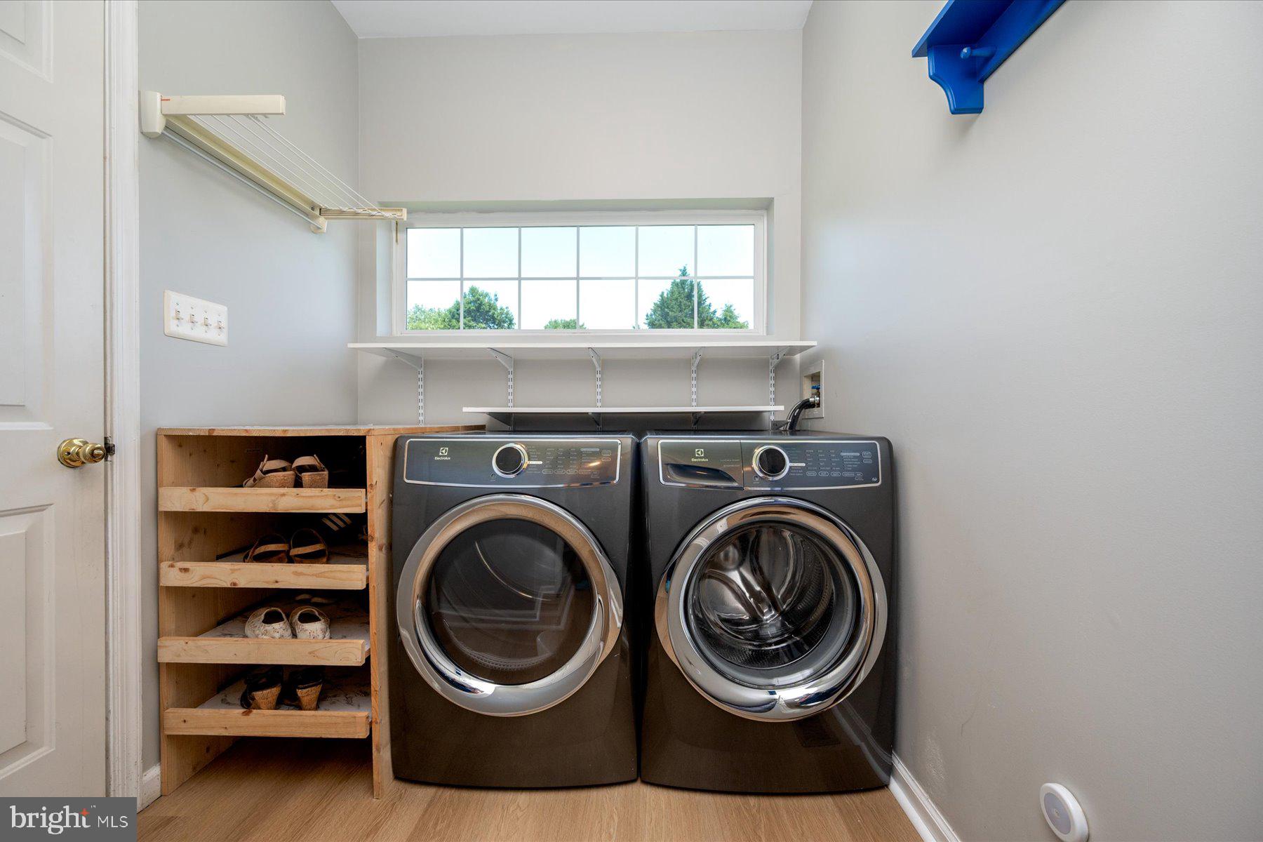 MANOR OAKS - Residential