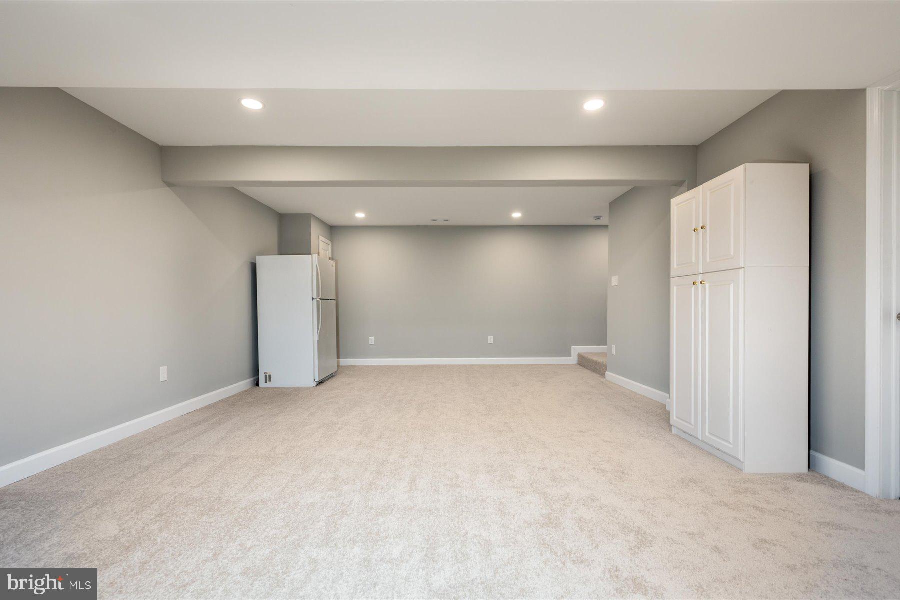 MANOR OAKS - Residential