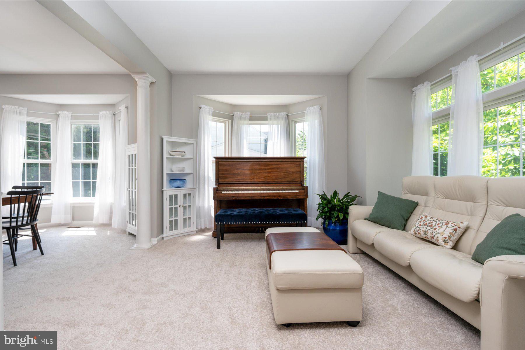 MANOR OAKS - Residential