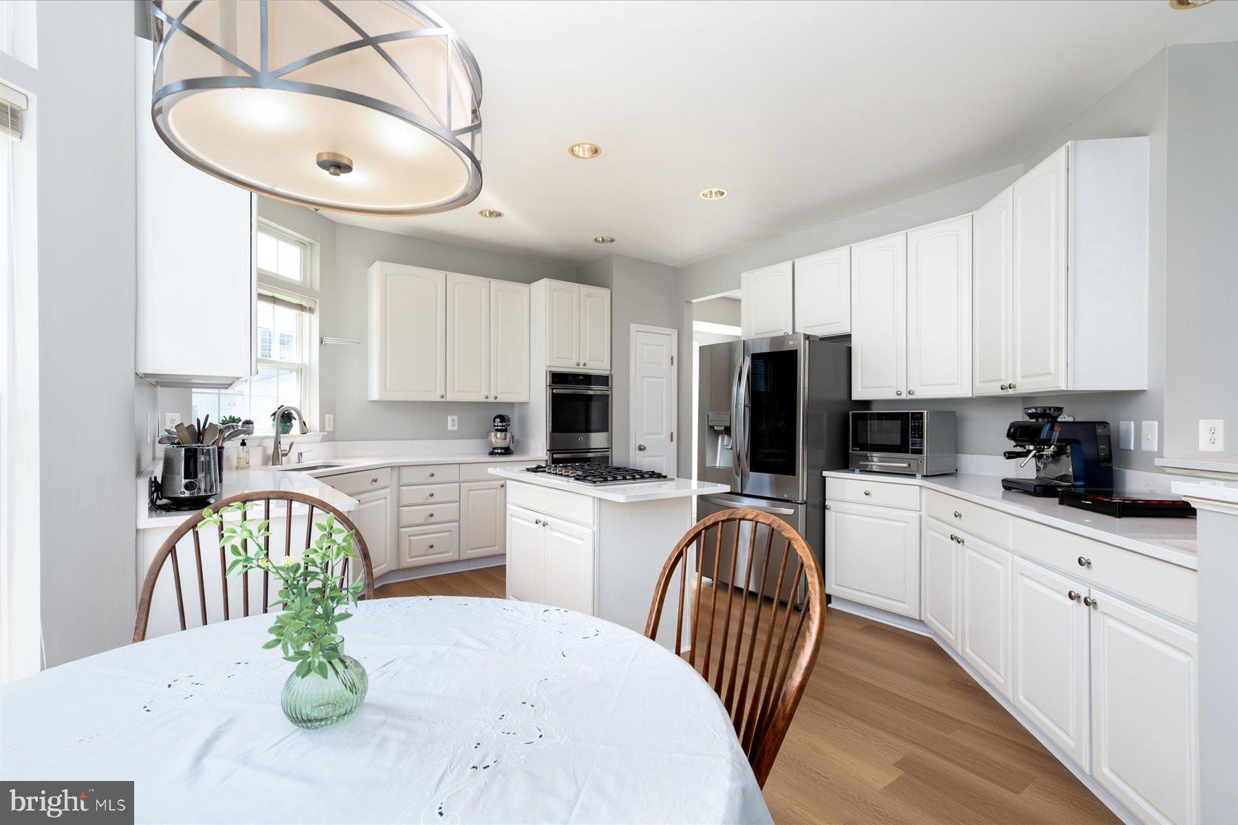 MANOR OAKS - Residential