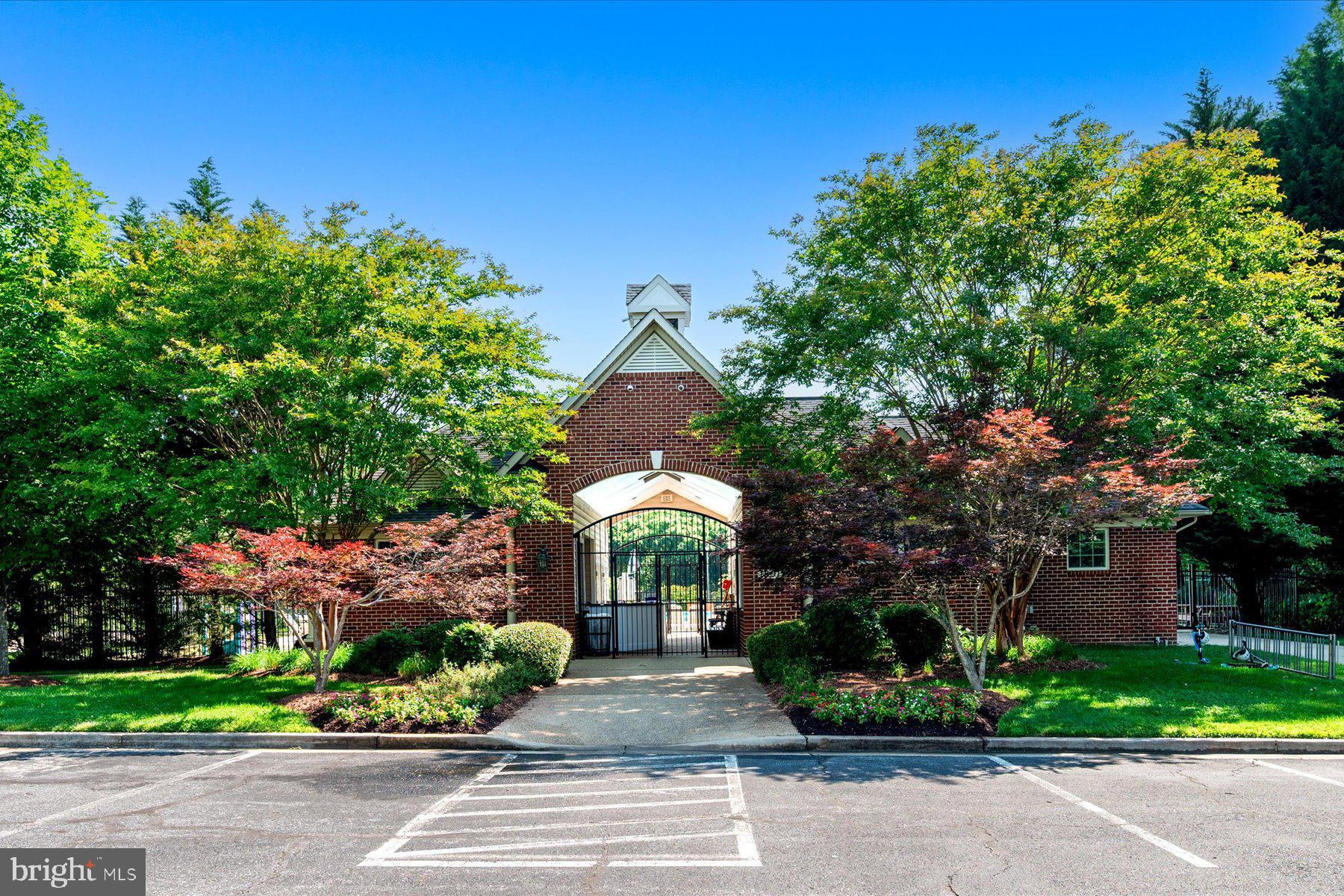 MANOR OAKS - Residential