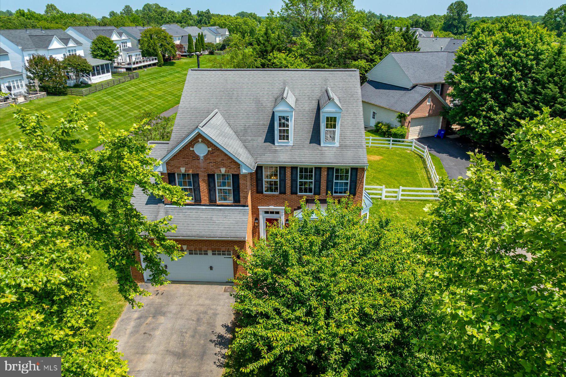 MANOR OAKS - Residential