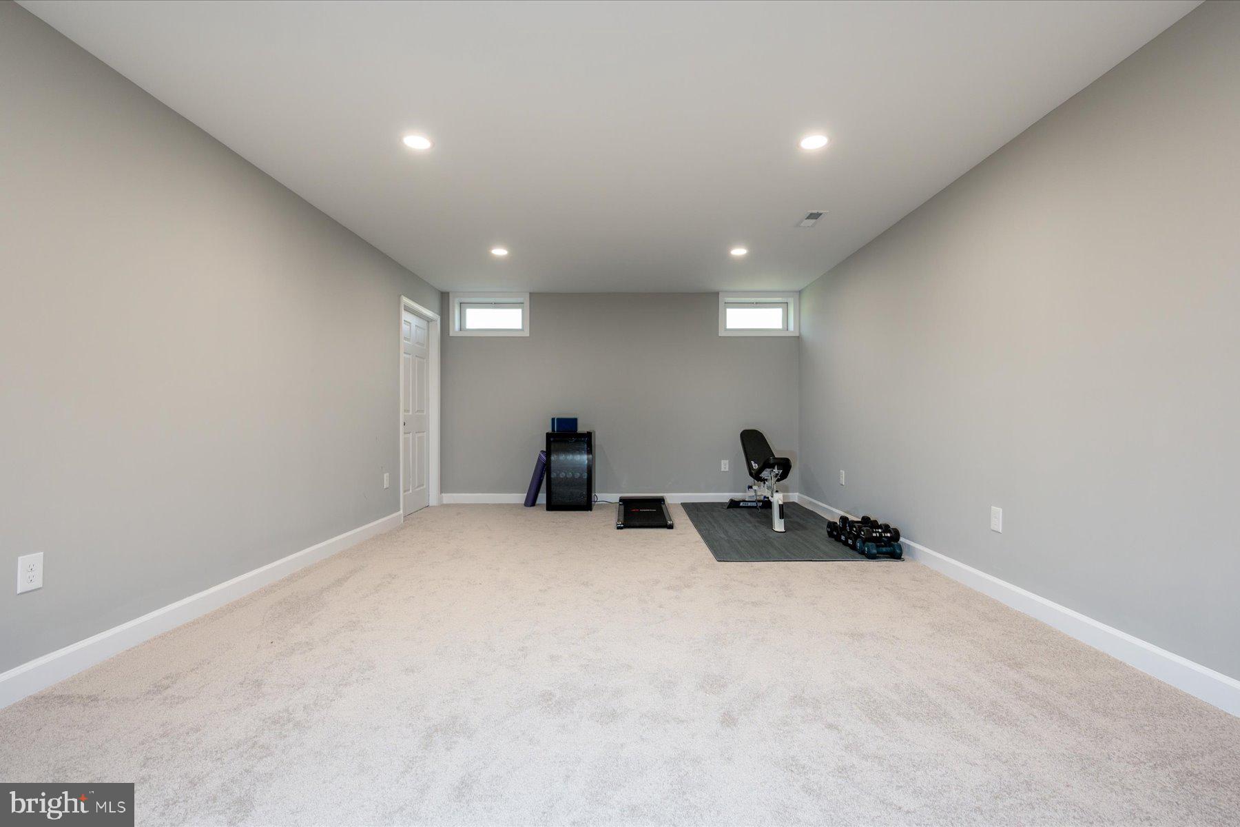 MANOR OAKS - Residential