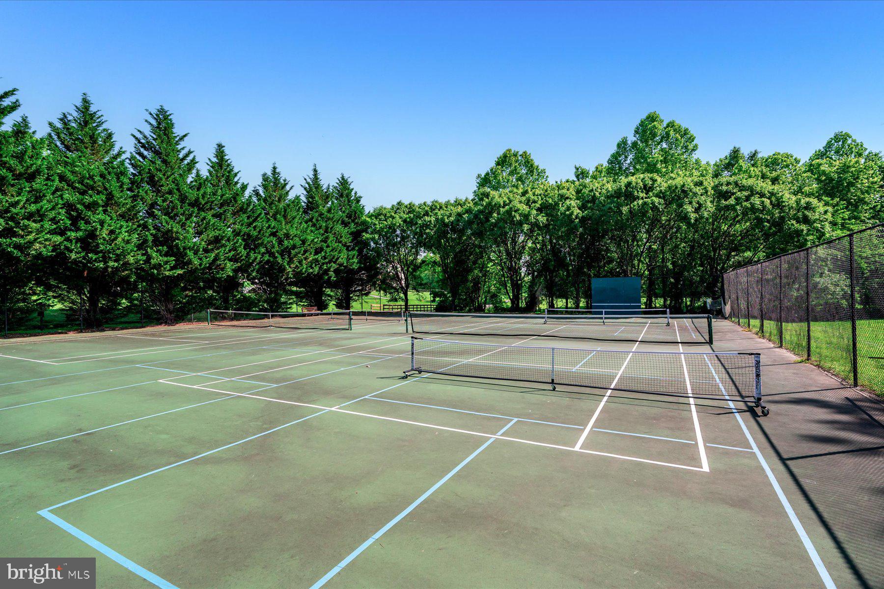 MANOR OAKS - Residential