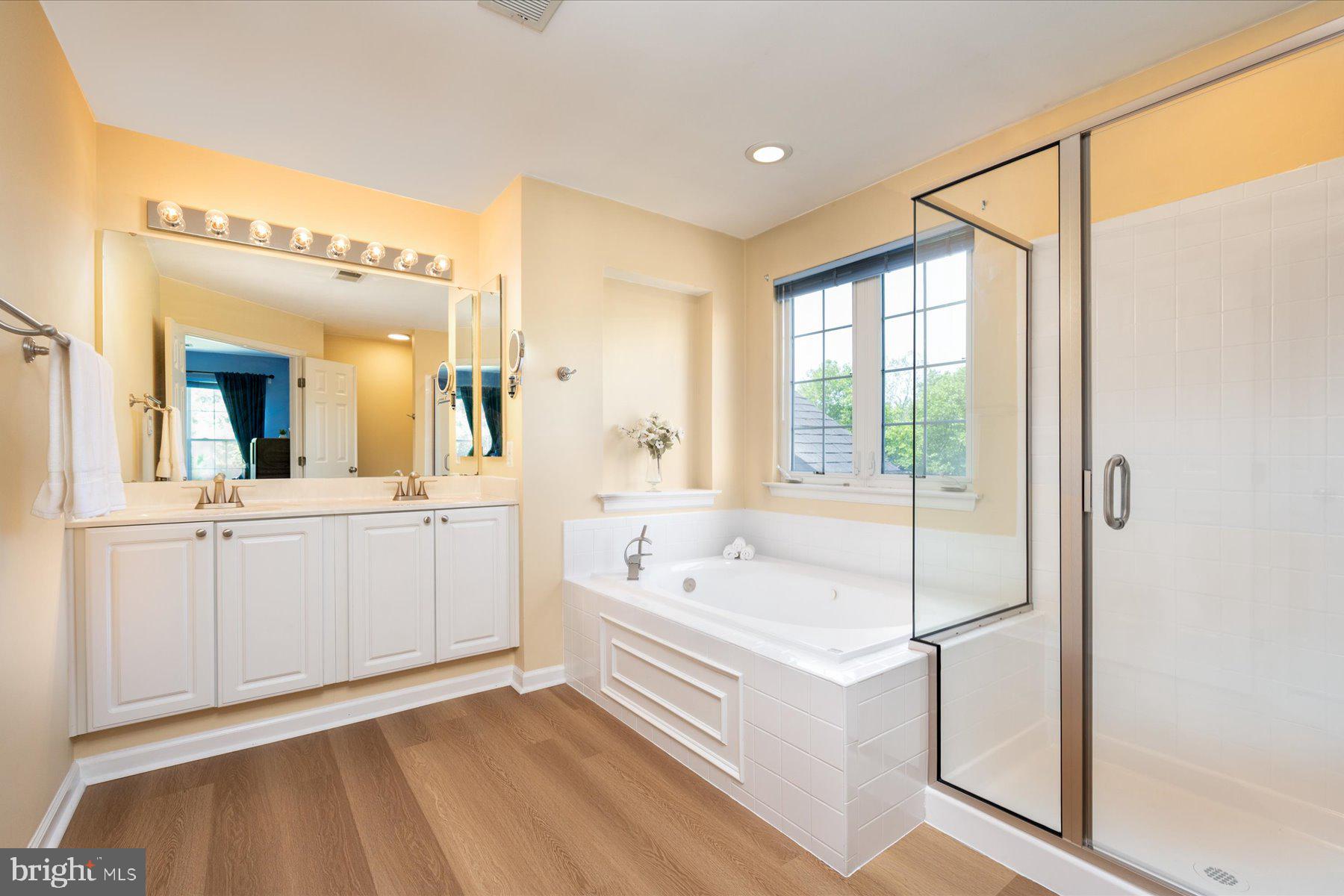 MANOR OAKS - Residential