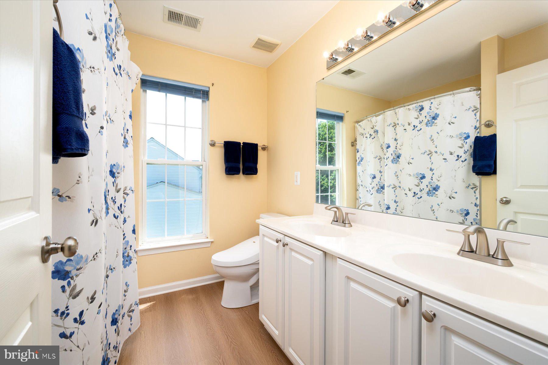 MANOR OAKS - Residential