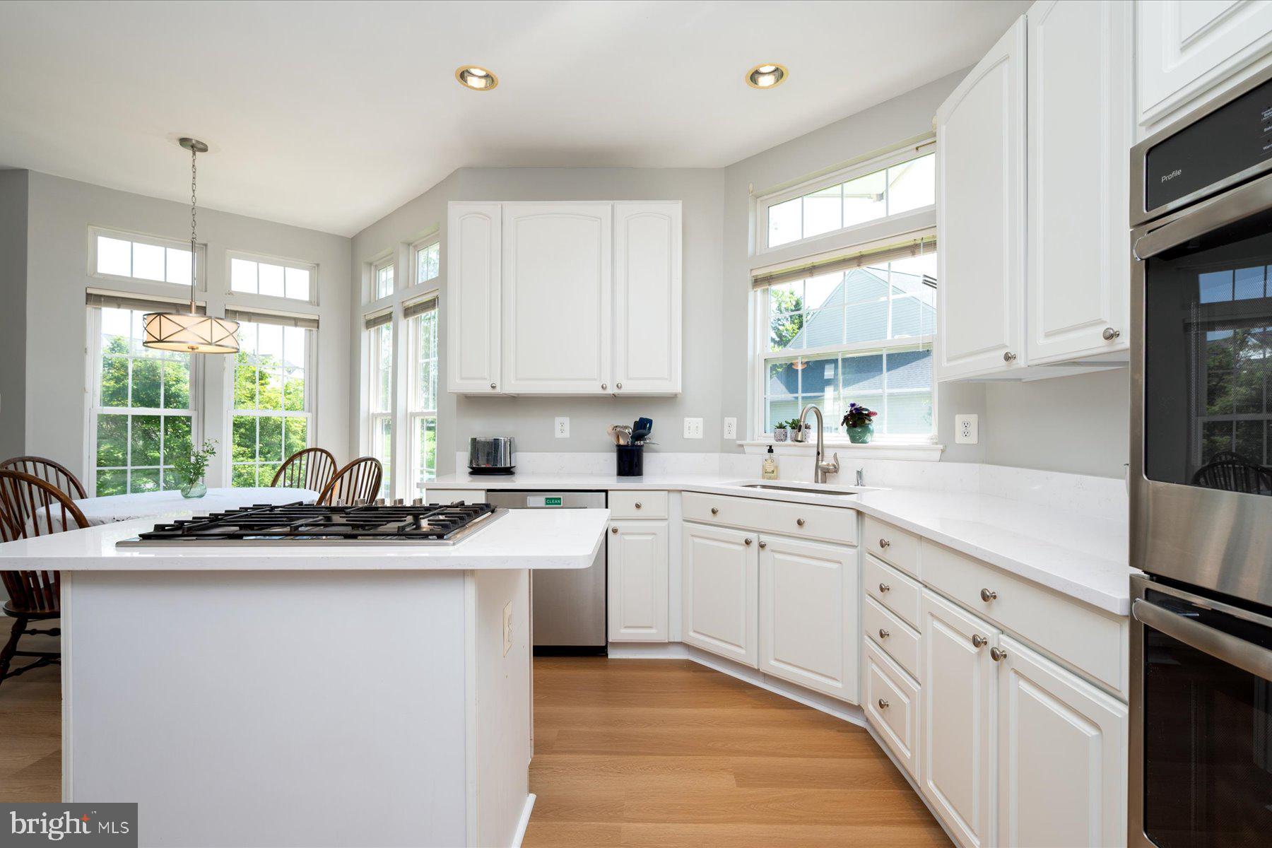 MANOR OAKS - Residential