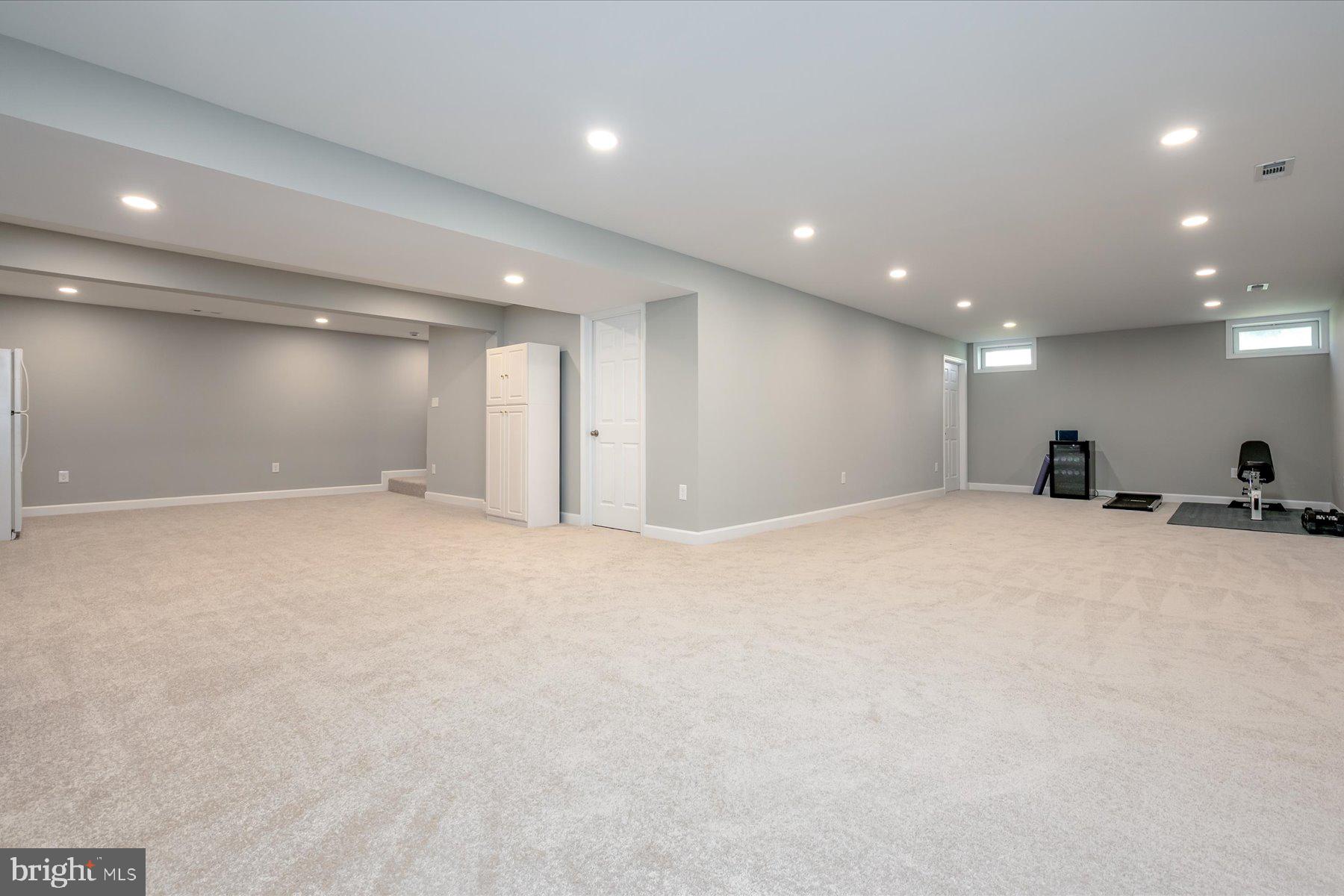 MANOR OAKS - Residential