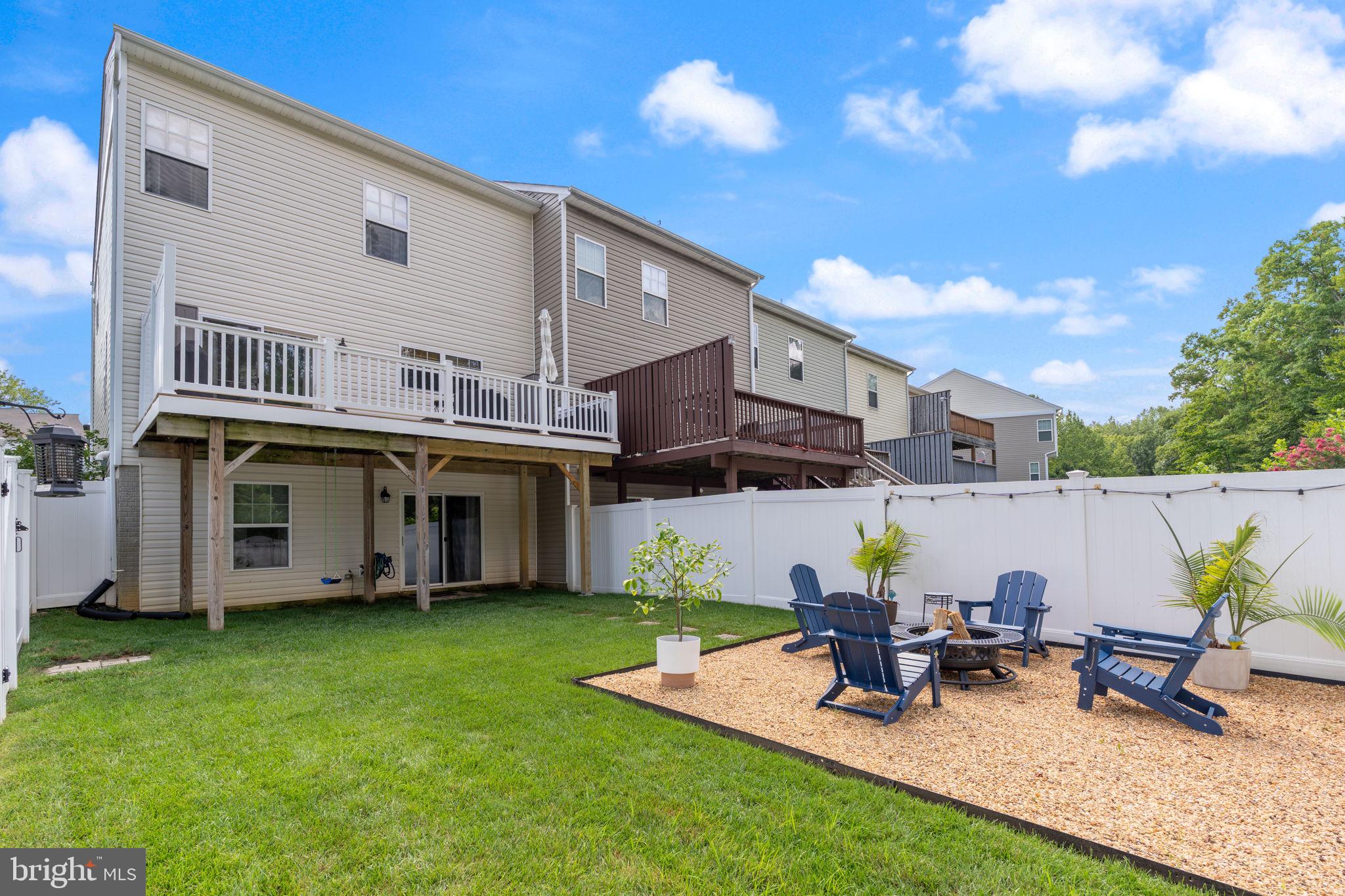 519 ENGLISH OAK LANE
