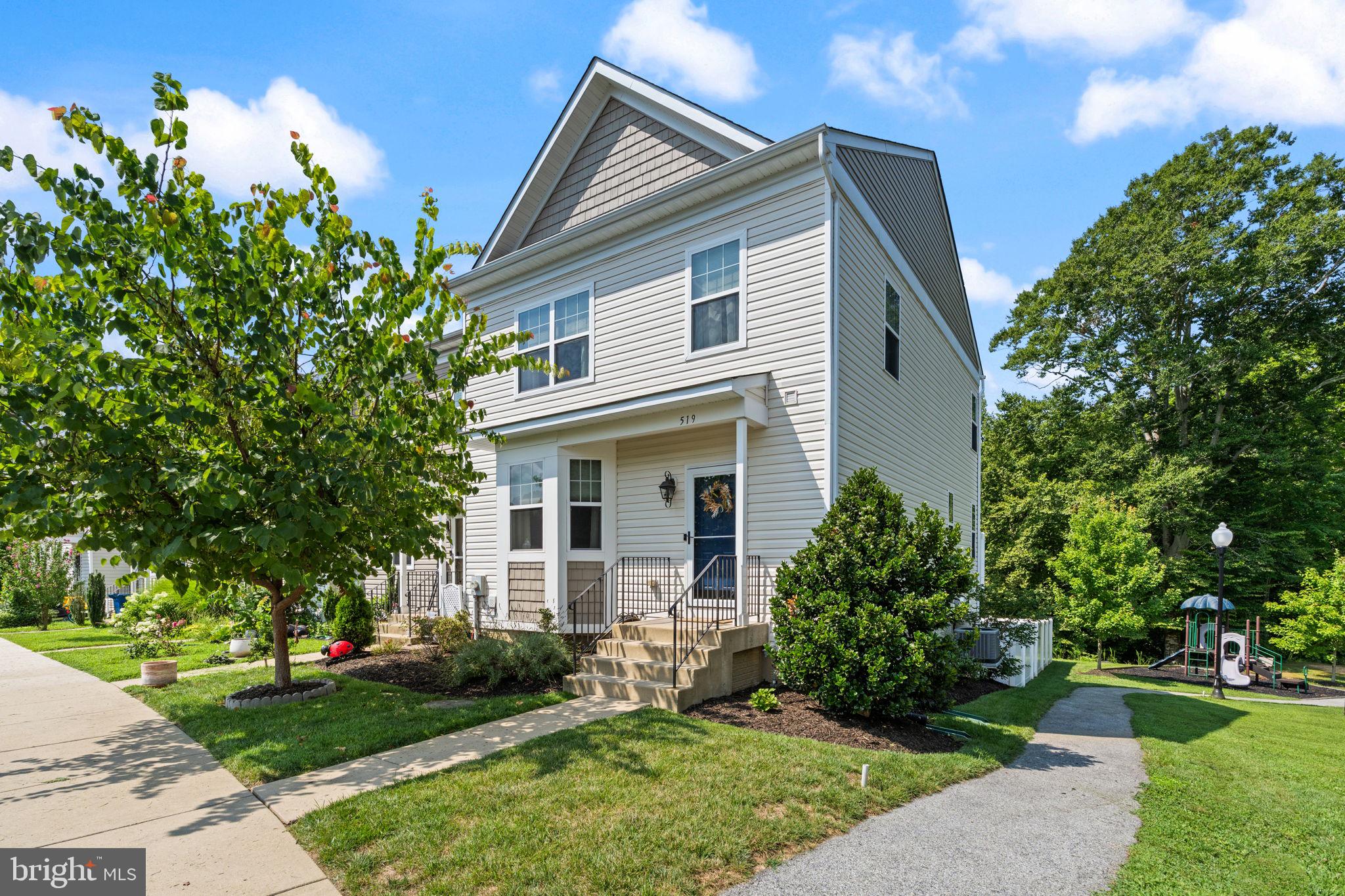 519 ENGLISH OAK LANE