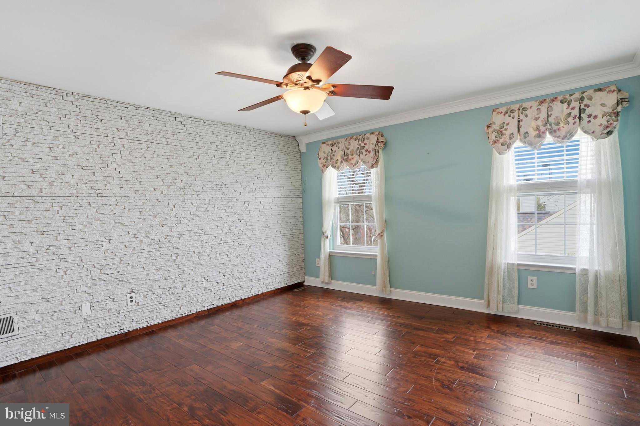 ROLLING MEADOWS - Residential