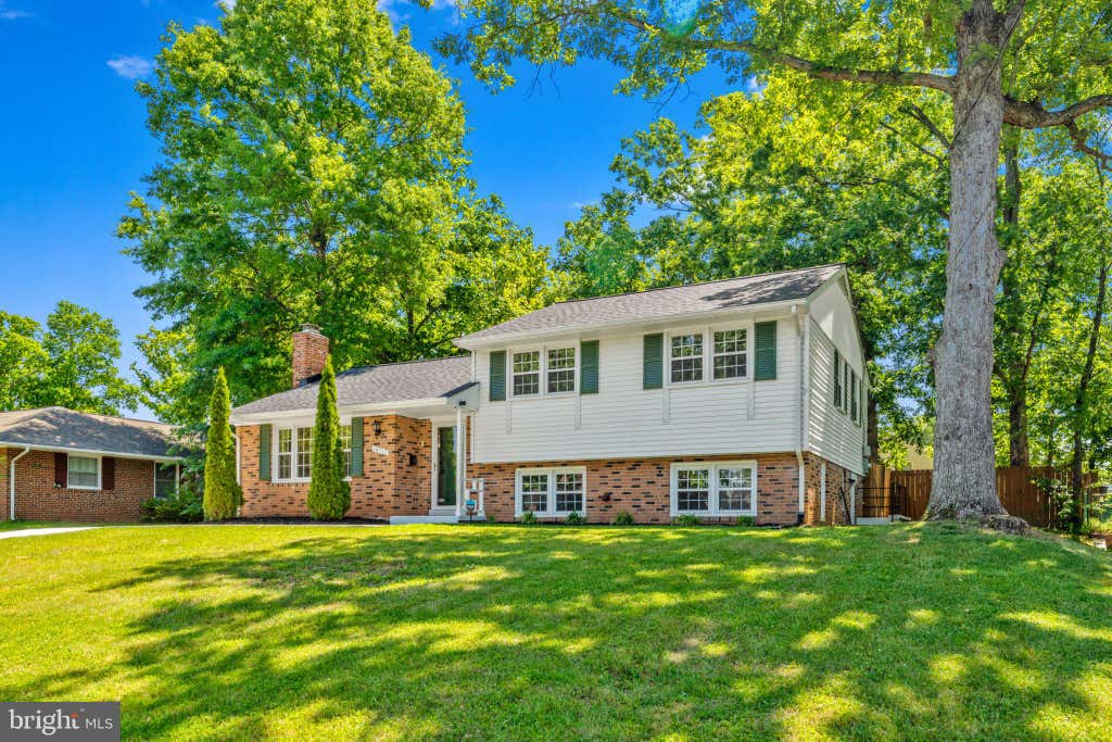 Photo of 14711 Carlbern Drive, CENTREVILLE, VA 20120 (MLS # VAFX2323144)