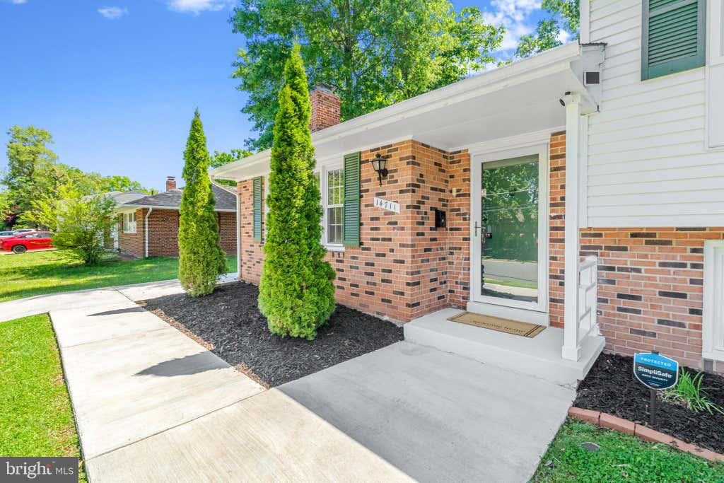 Photo of 14711 Carlbern Drive, CENTREVILLE, VA 20120 (MLS # VAFX2323144)