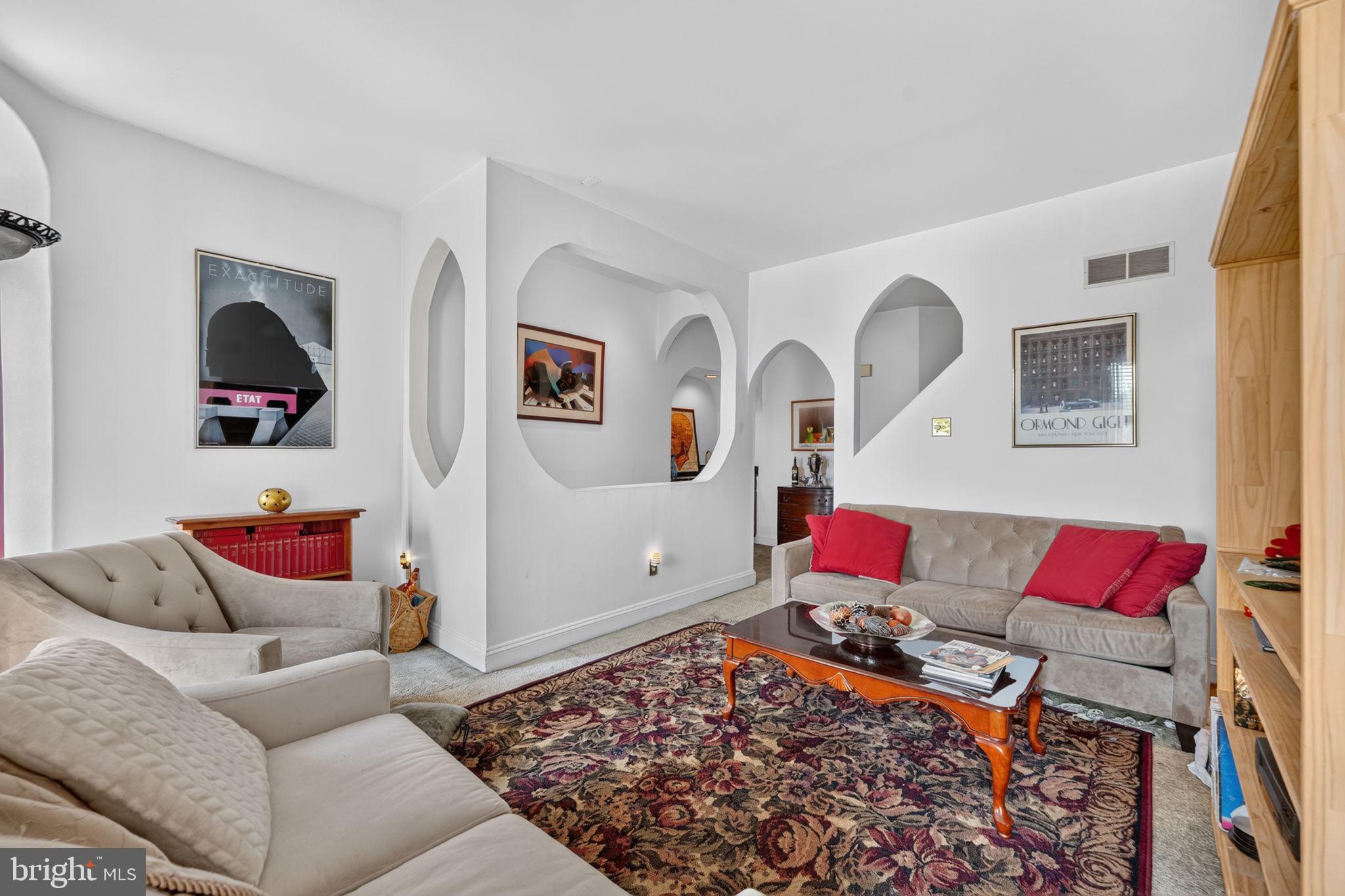 909 N VAN BUREN STREET