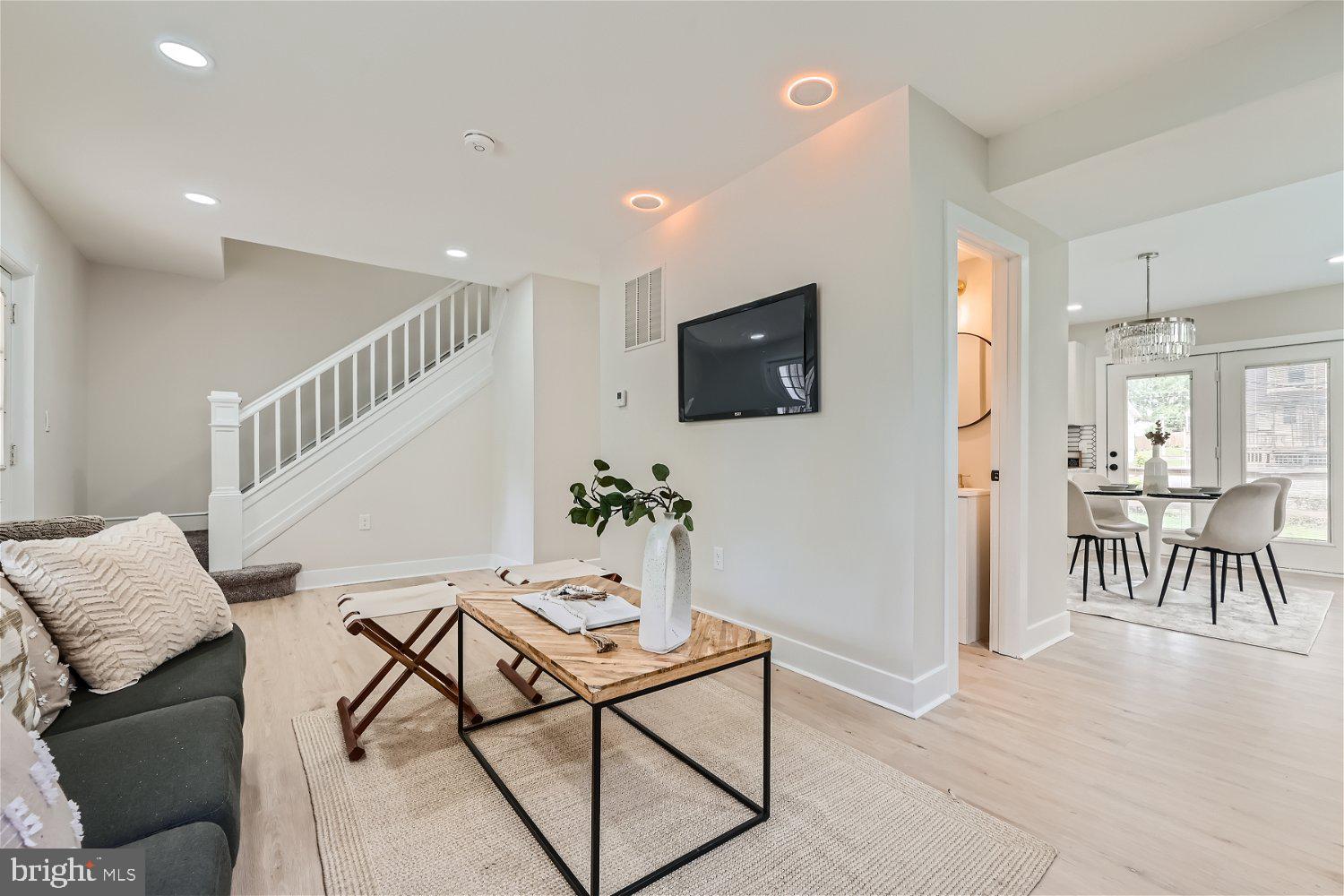 GOVANS - Residential Lease