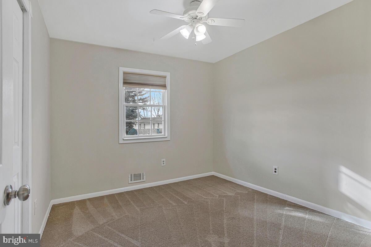 KINSLOUCH FARMS - Residential