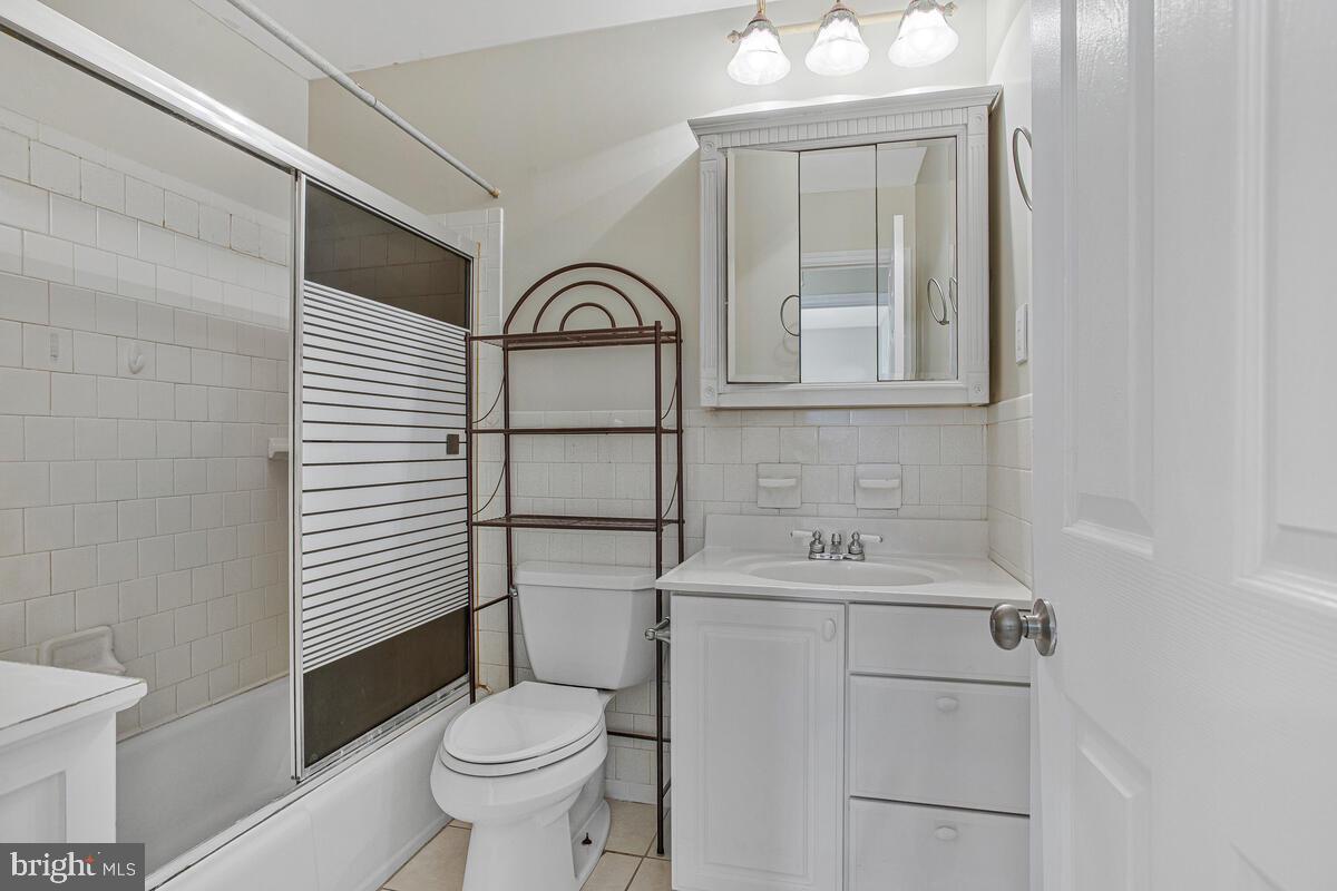 KINSLOUCH FARMS - Residential