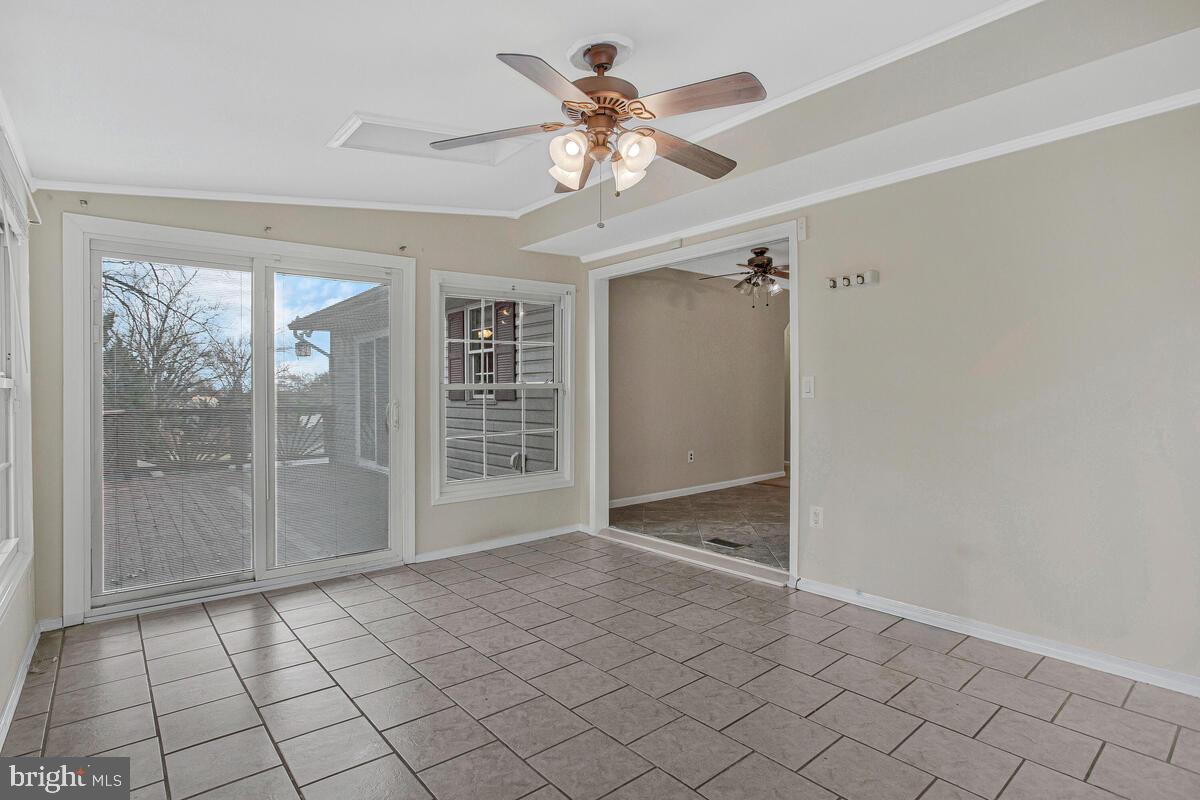 KINSLOUCH FARMS - Residential