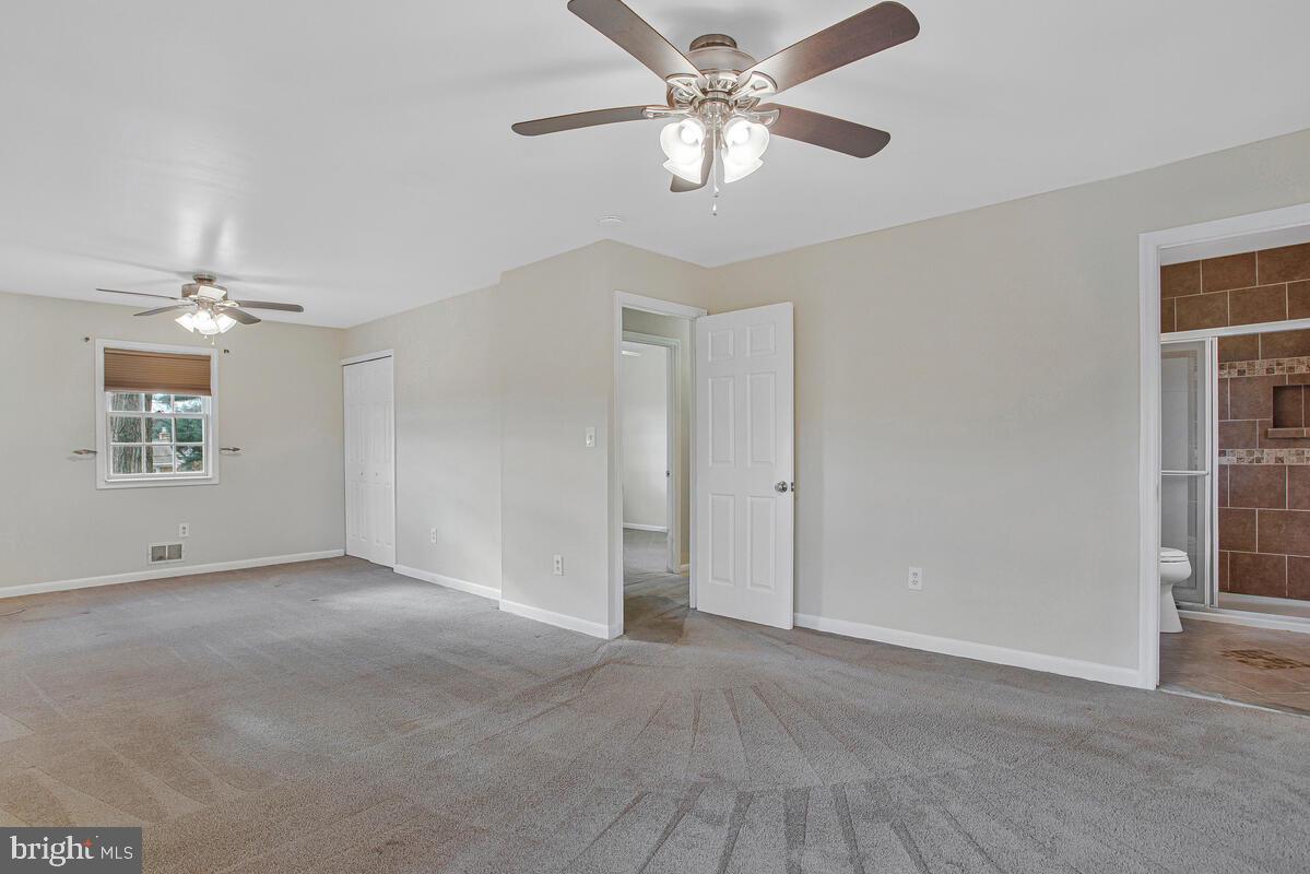 KINSLOUCH FARMS - Residential