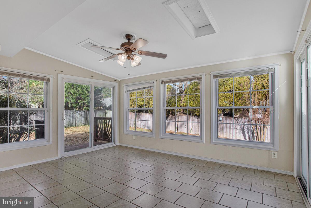 KINSLOUCH FARMS - Residential