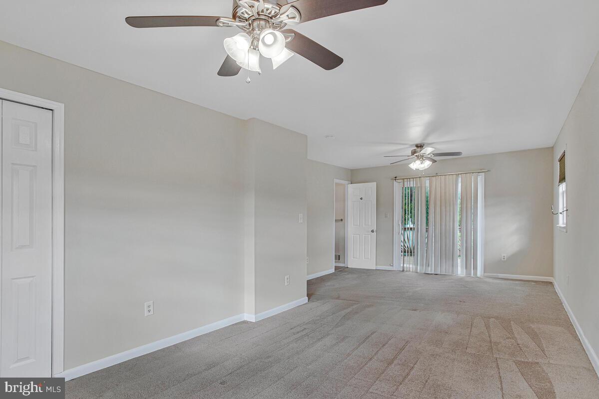 KINSLOUCH FARMS - Residential