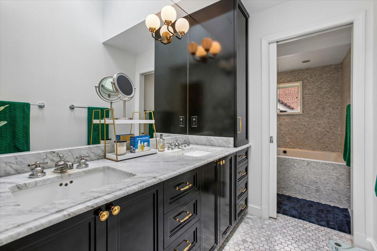 BEVERLEY HILLS - Residential