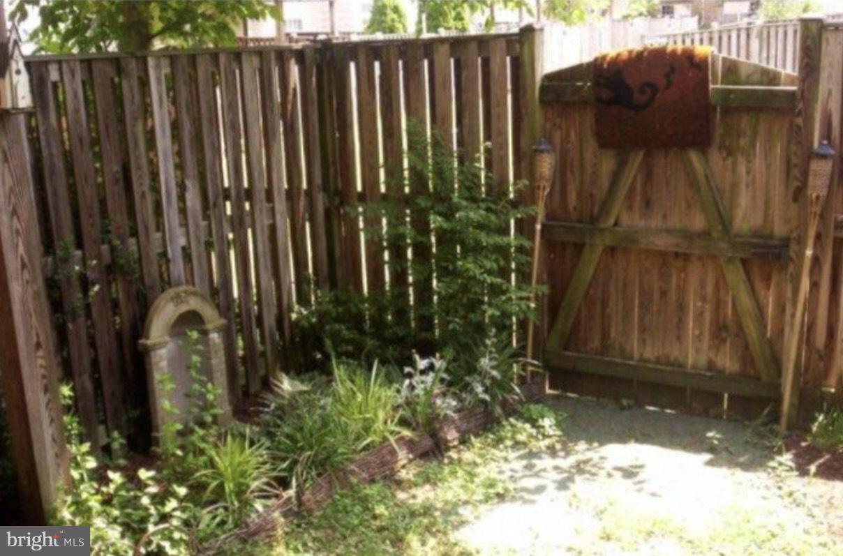 STONEHAVEN MEWS IN CROFTON VILLAGE - Residential