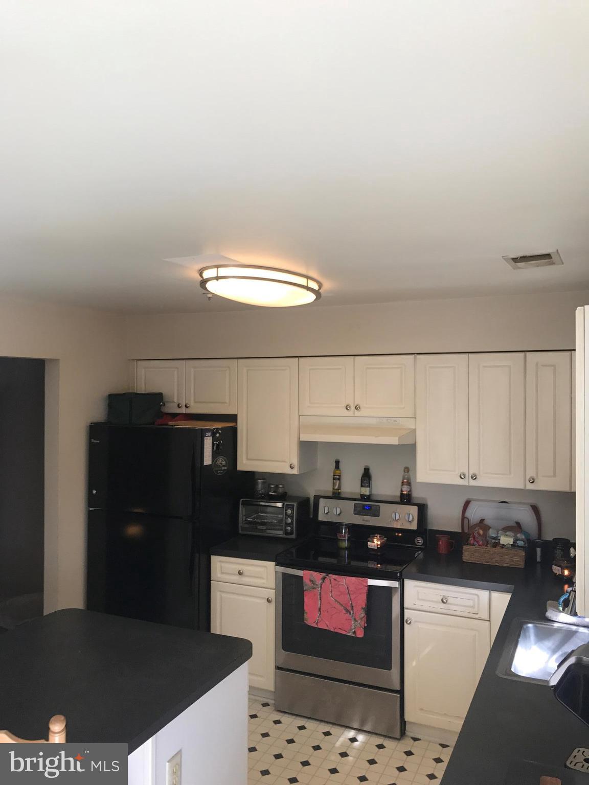 STONEHAVEN MEWS IN CROFTON VILLAGE - Residential