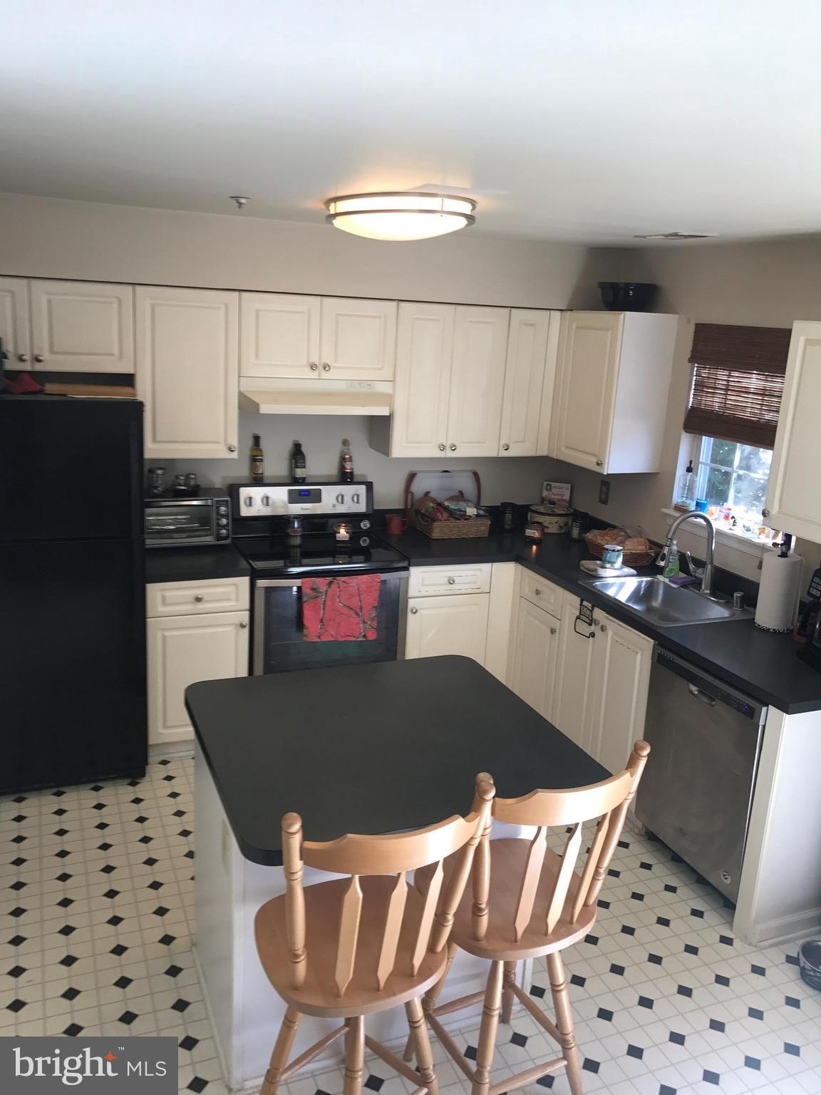 STONEHAVEN MEWS IN CROFTON VILLAGE - Residential