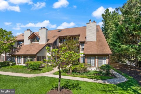 Photo of 6013 Curtier Drive #C, ALEXANDRIA, VA 22310 (MLS # VAFX2304664)