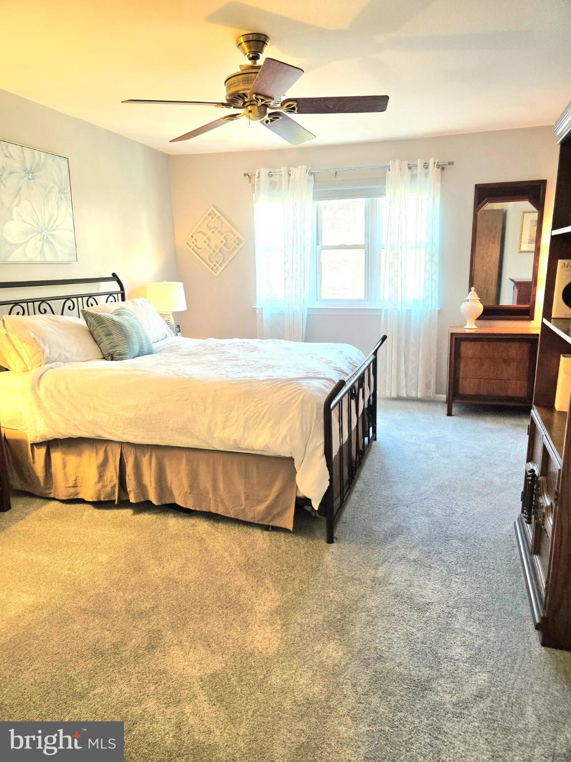 VILLAGE SHIRES - Residential