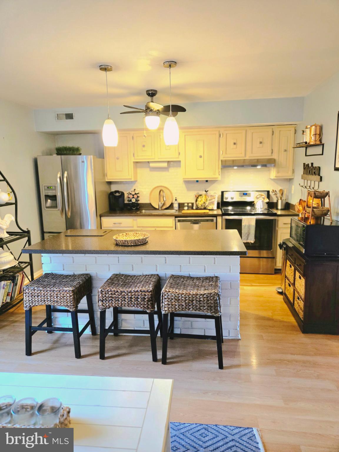 VILLAGE SHIRES - Residential