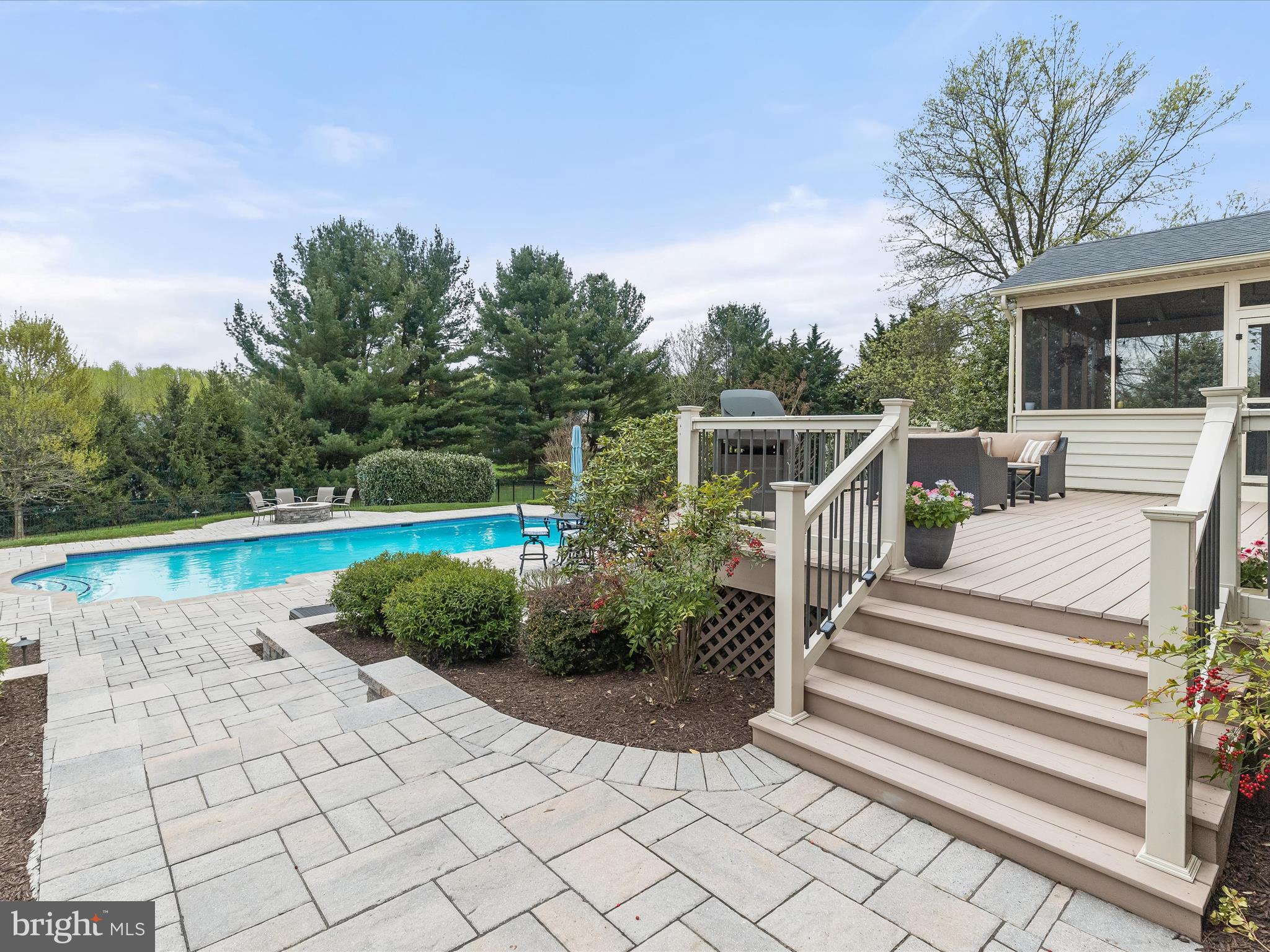 MANOR FIELDS - Residential