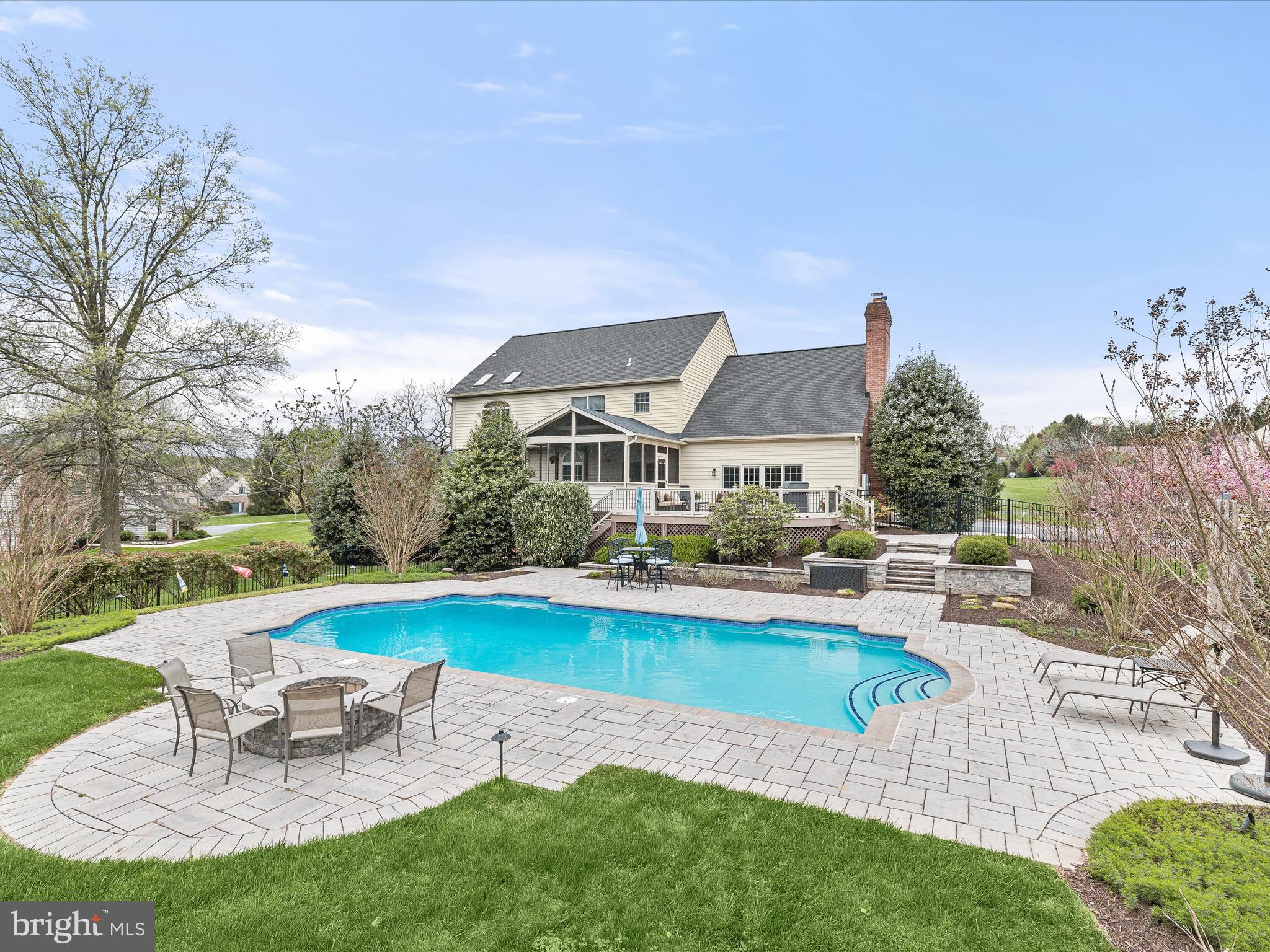 MANOR FIELDS - Residential