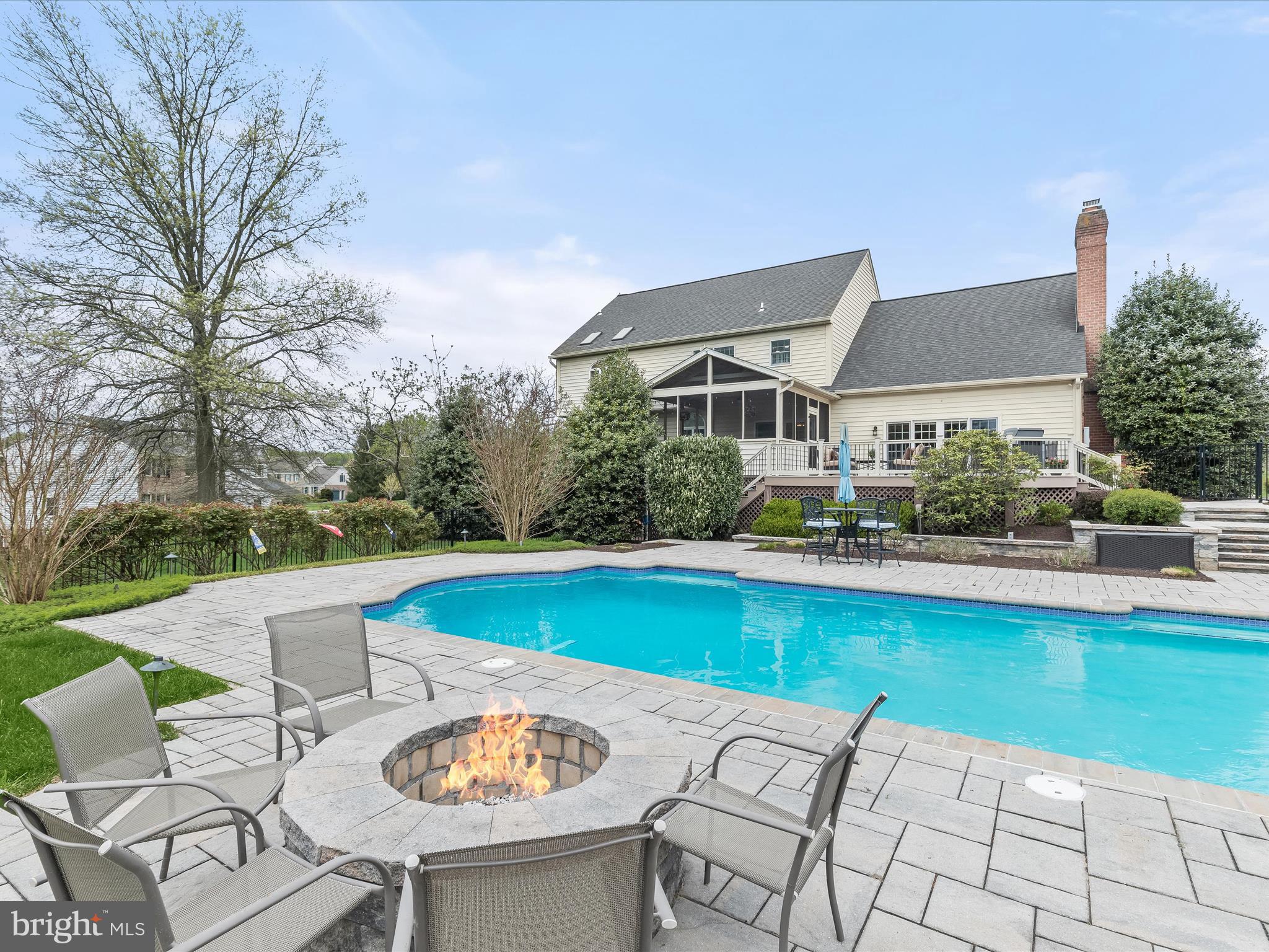 MANOR FIELDS - Residential