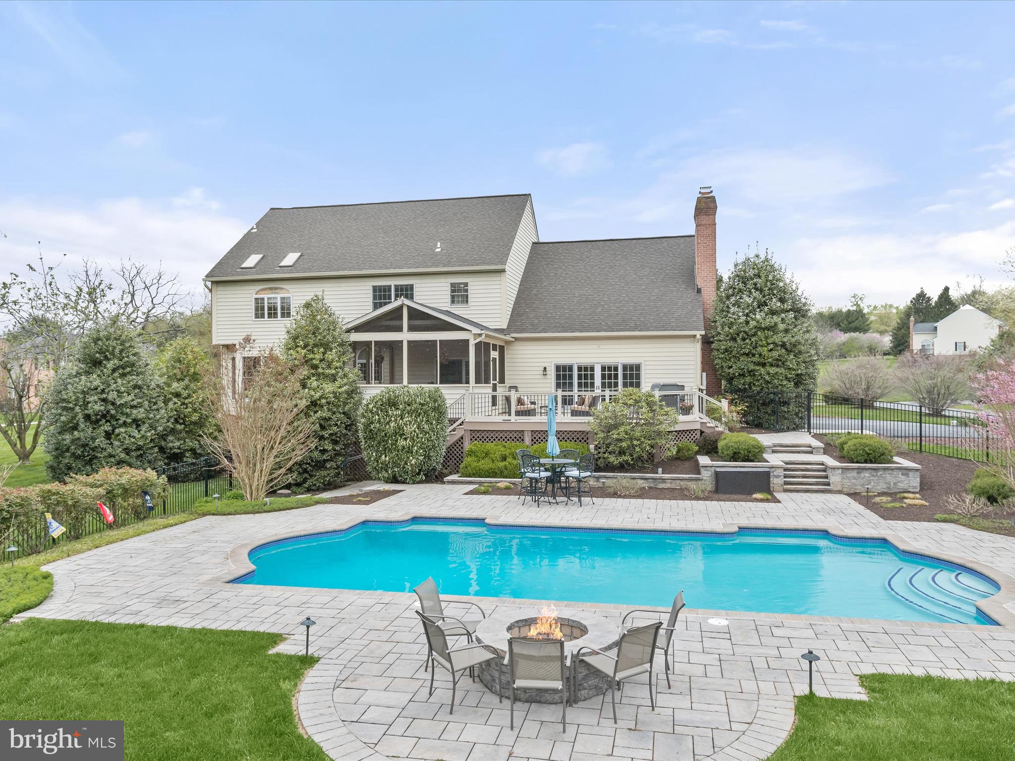 MANOR FIELDS - Residential